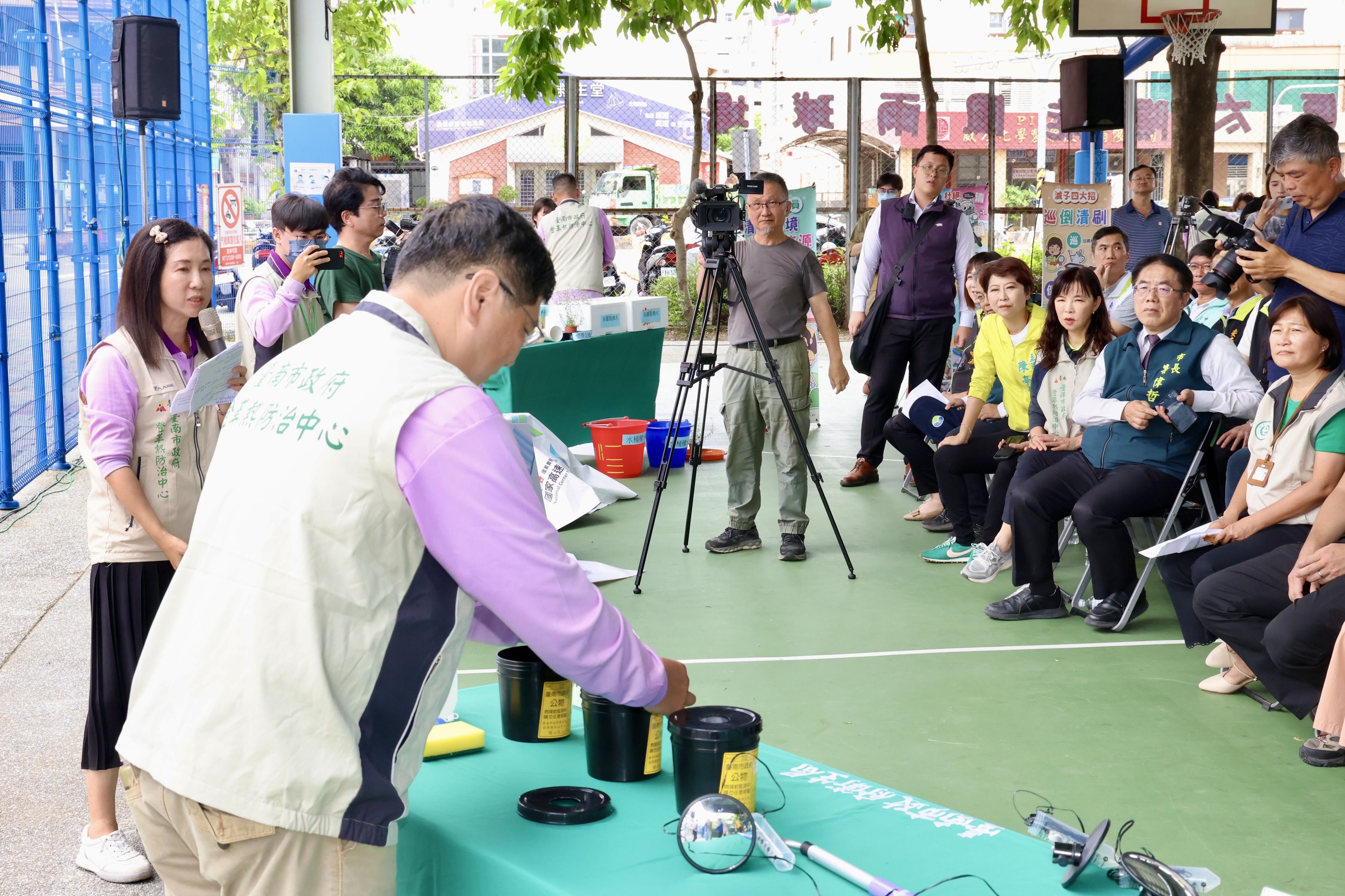 風災後為登革熱高風險期  黃偉哲呼籲落實防疫，目標0本土案例