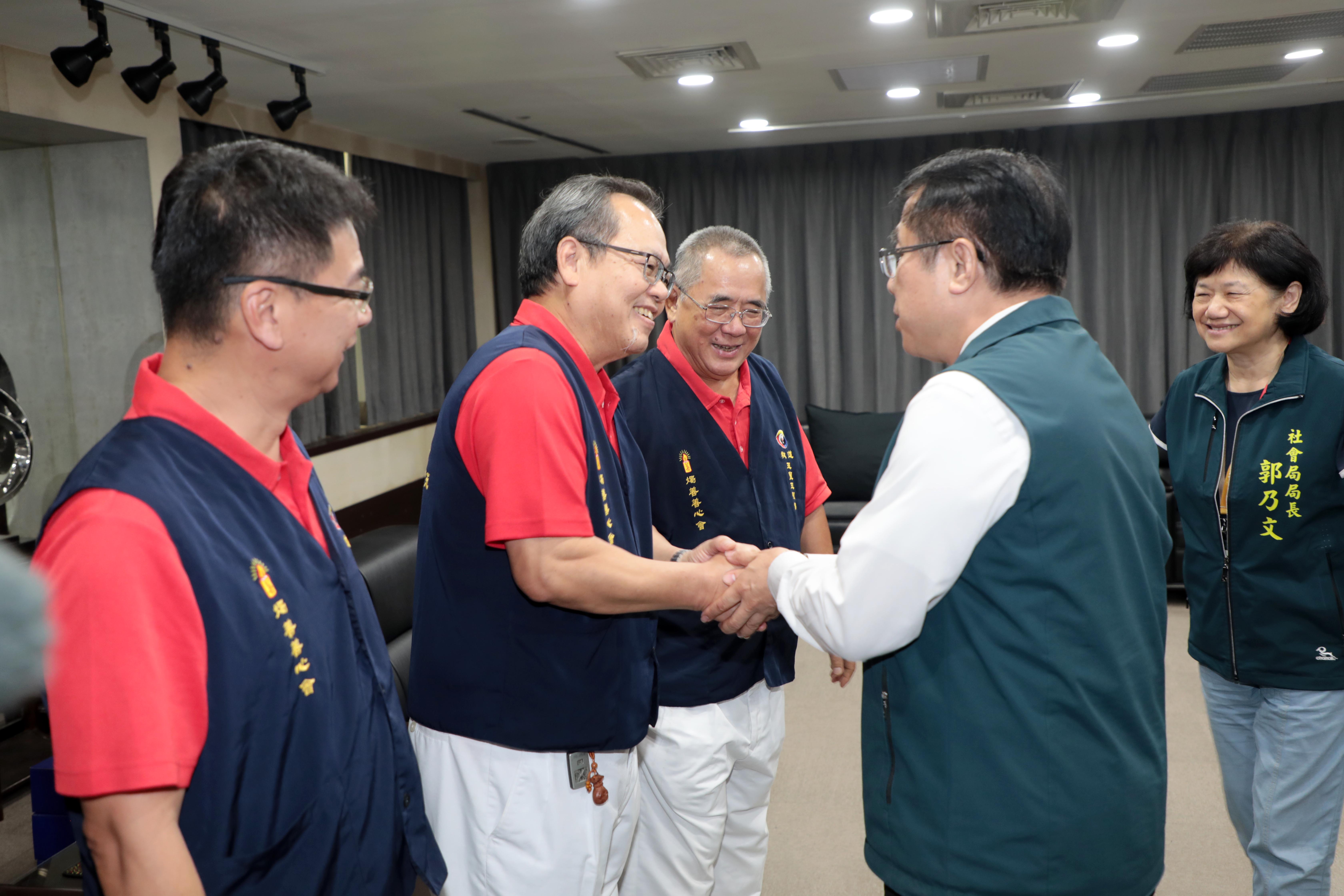 黃偉哲感謝燭善善心會捐百萬善款助台南災後重建