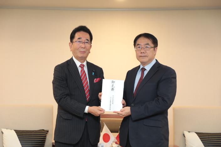 關懷丹娜絲颱風災情　日台友好促進山口縣議會議員連盟暖心捐款助災後復原