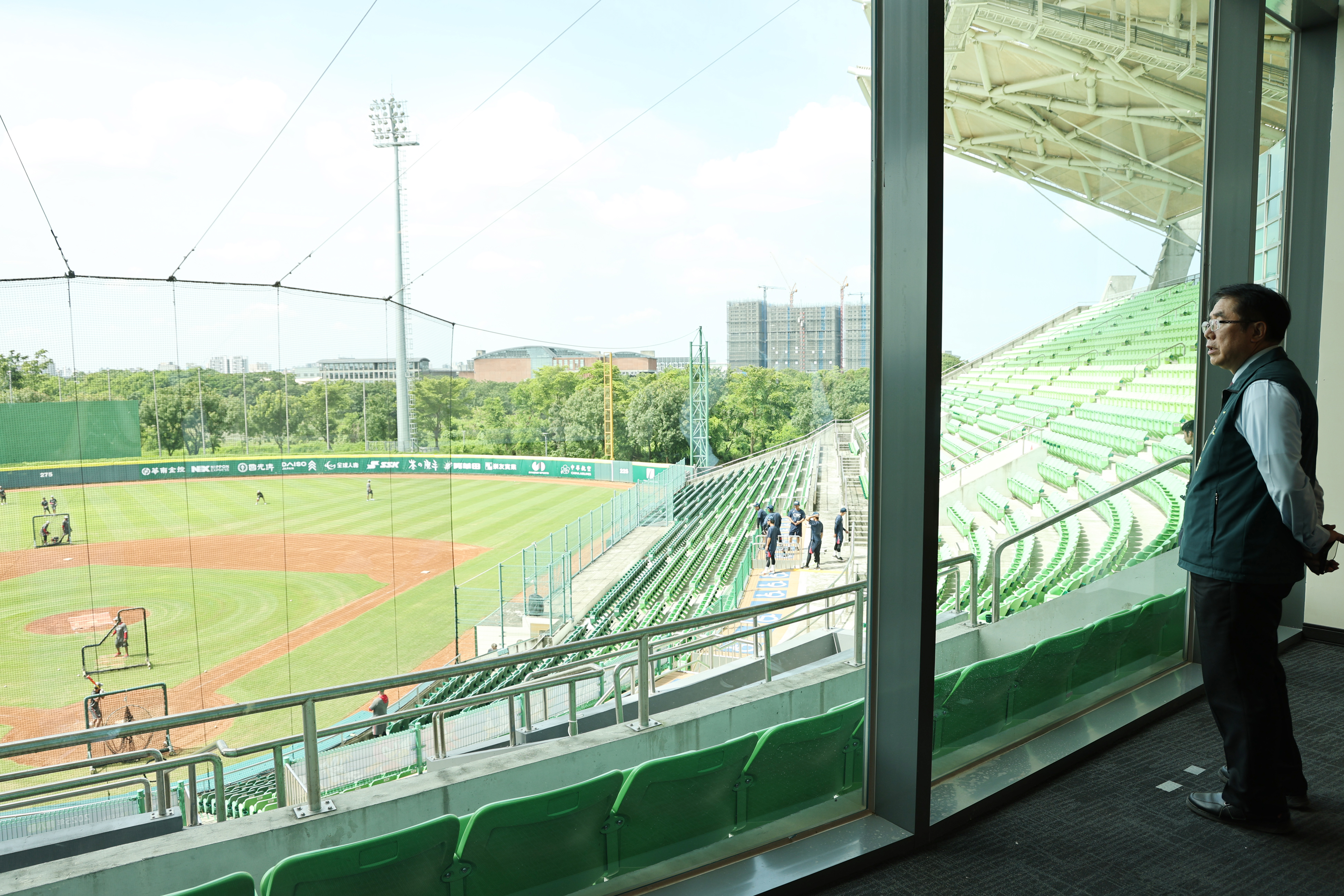 U12世界盃少棒錦標賽場地遭颱風毀損 黃偉哲視察確保選手及觀眾安全