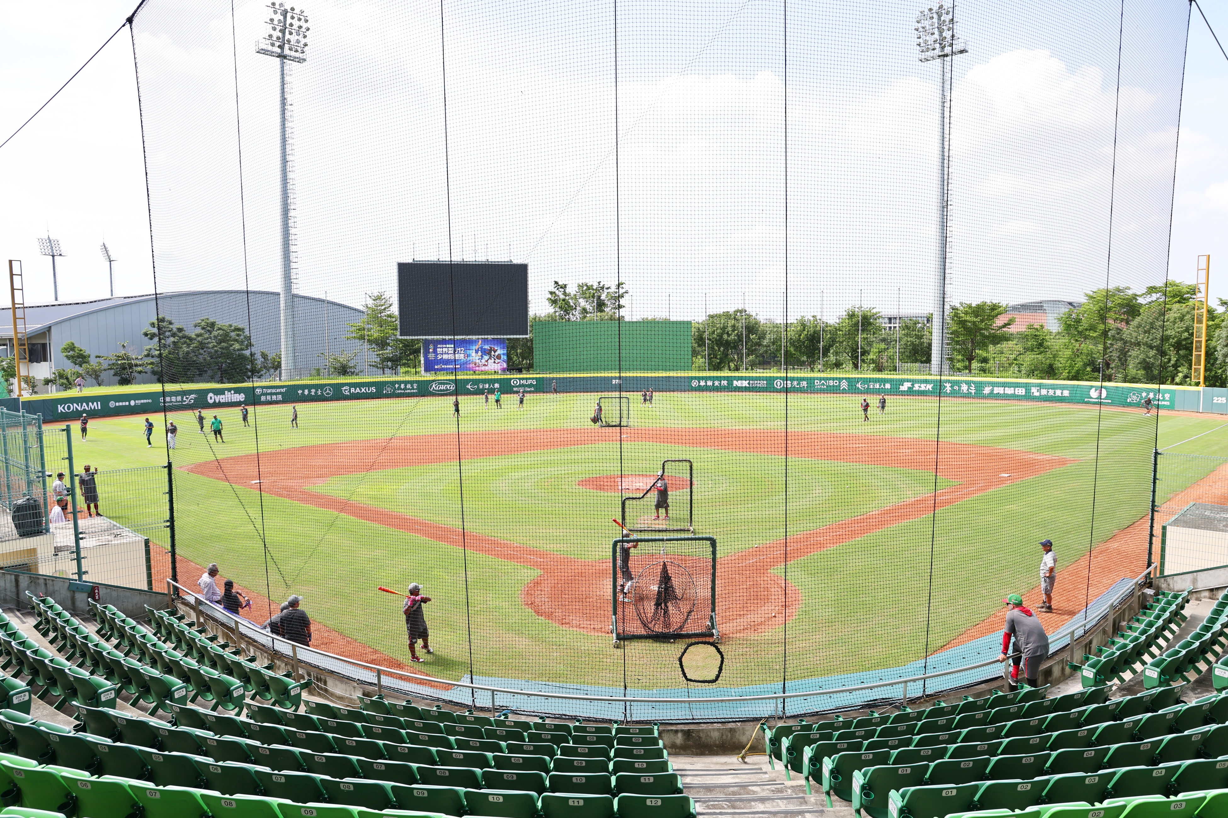 U12世界盃少棒錦標賽場地遭颱風毀損 黃偉哲視察確保選手及觀眾安全