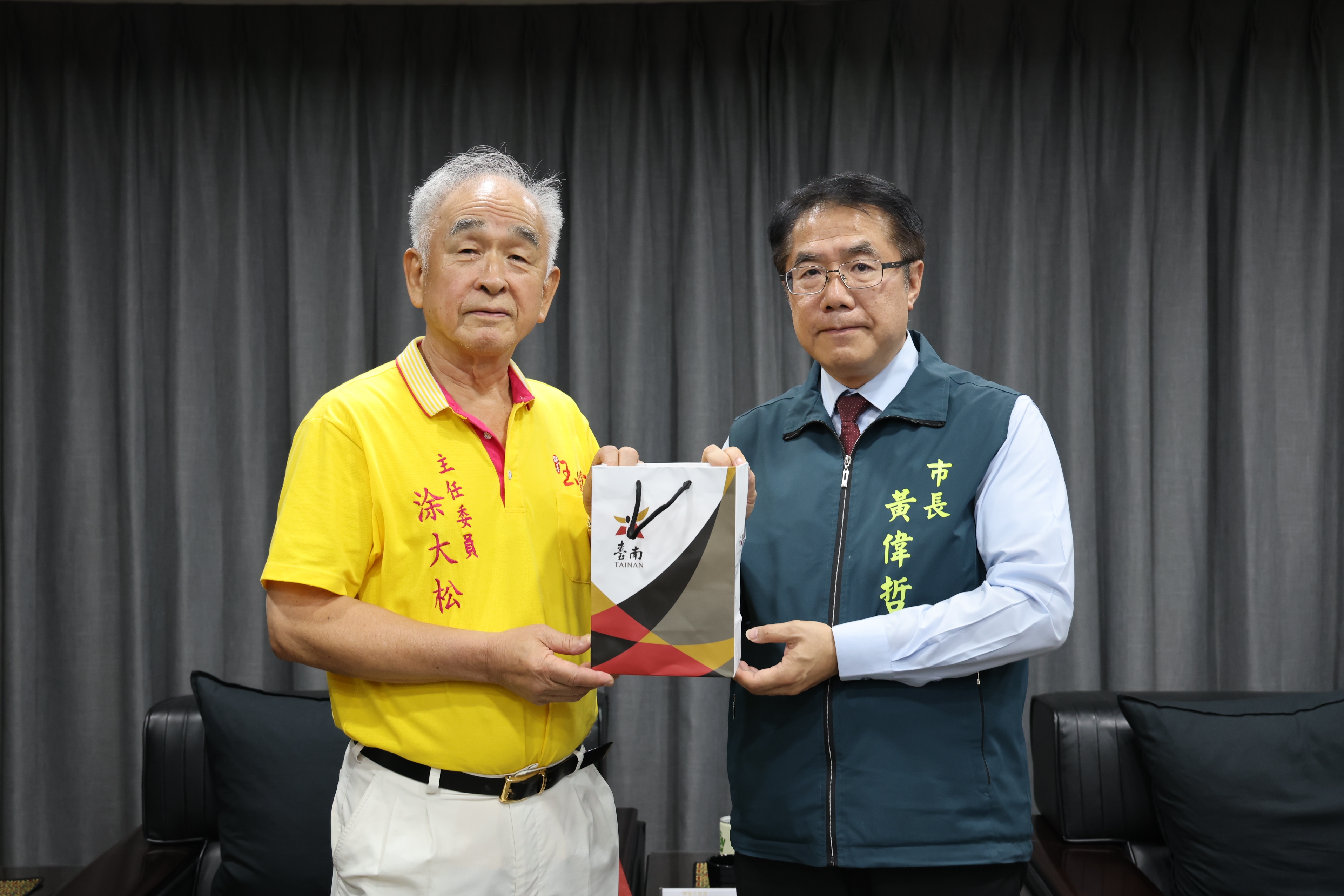 信仰力量助台南災後重建 黃偉哲感謝開基玉皇宮捐助300萬元
