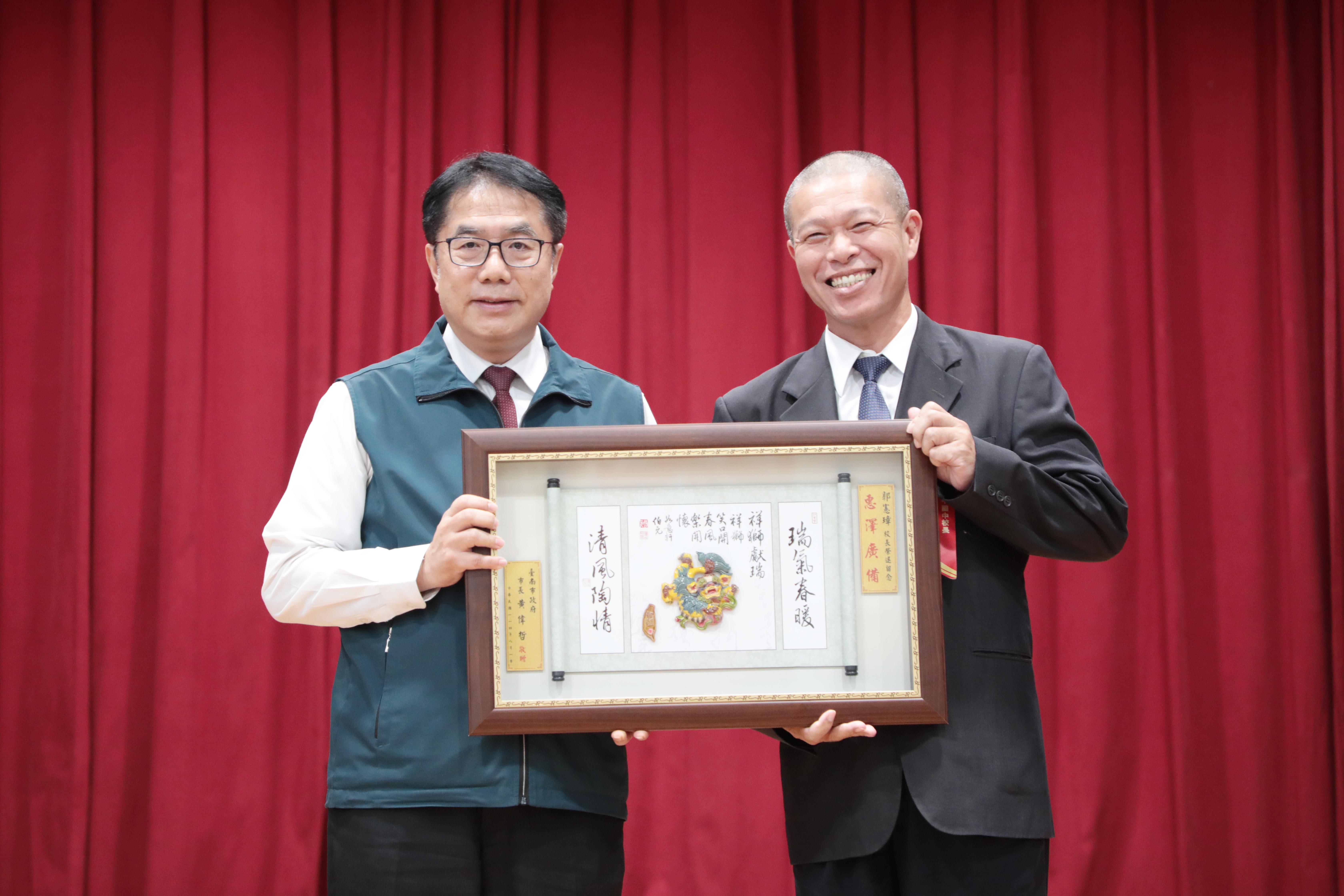 南市114學年度校長及幼兒園長布達交接   黃偉哲期勉打造優質教育環境