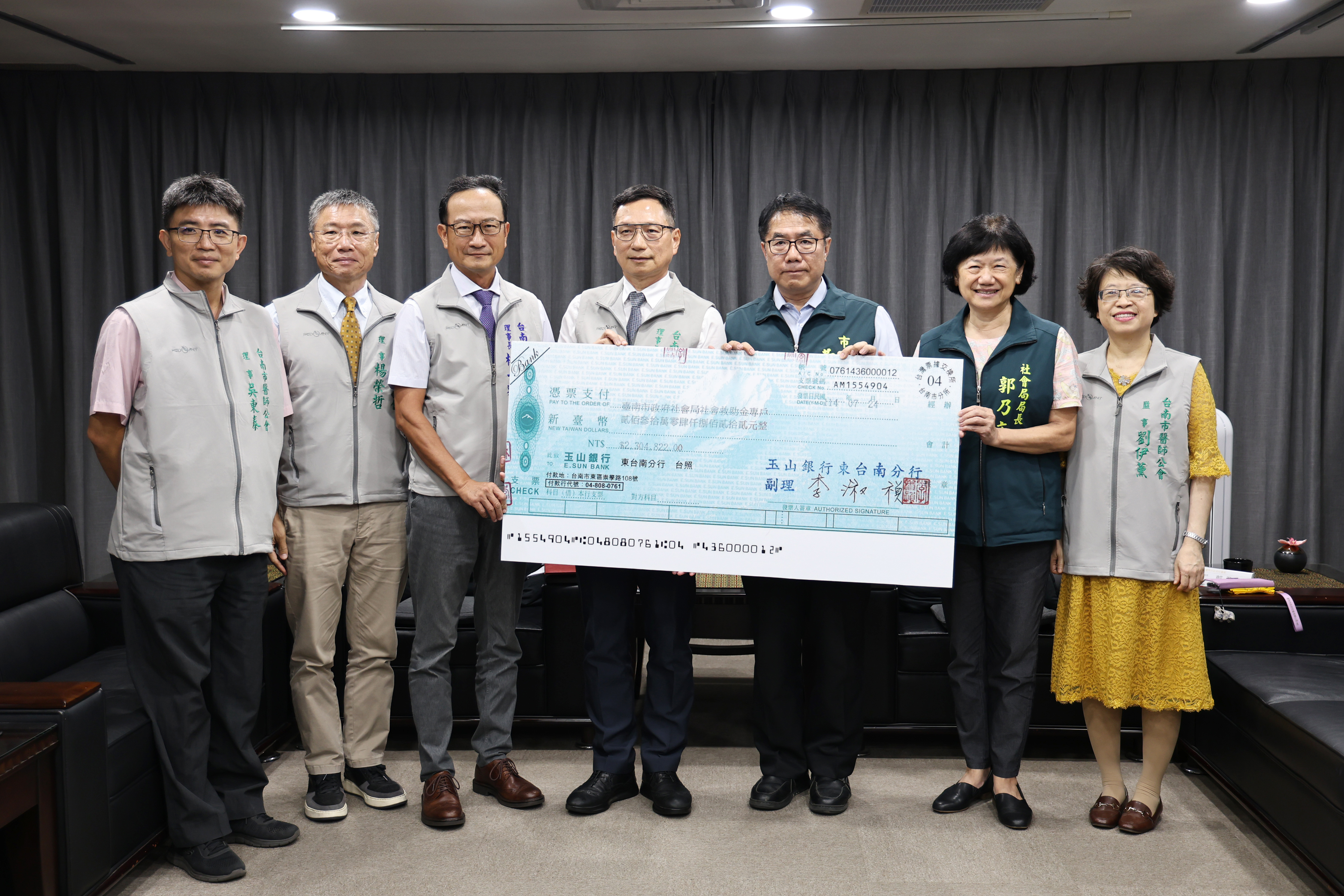 守護健康也守護家園 黃偉哲感謝台南市醫師公會捐230萬助災後重建