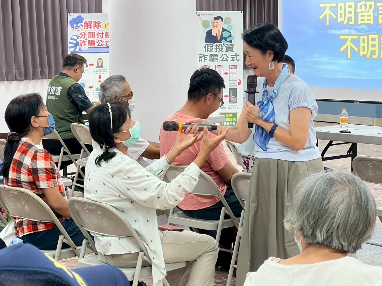 南市警局辦理「譚艾珍女士防詐宣導巡迴列車活動」圓滿落幕 譚艾珍踏足南市37行政區反詐宣導 「防詐大使」實至名歸