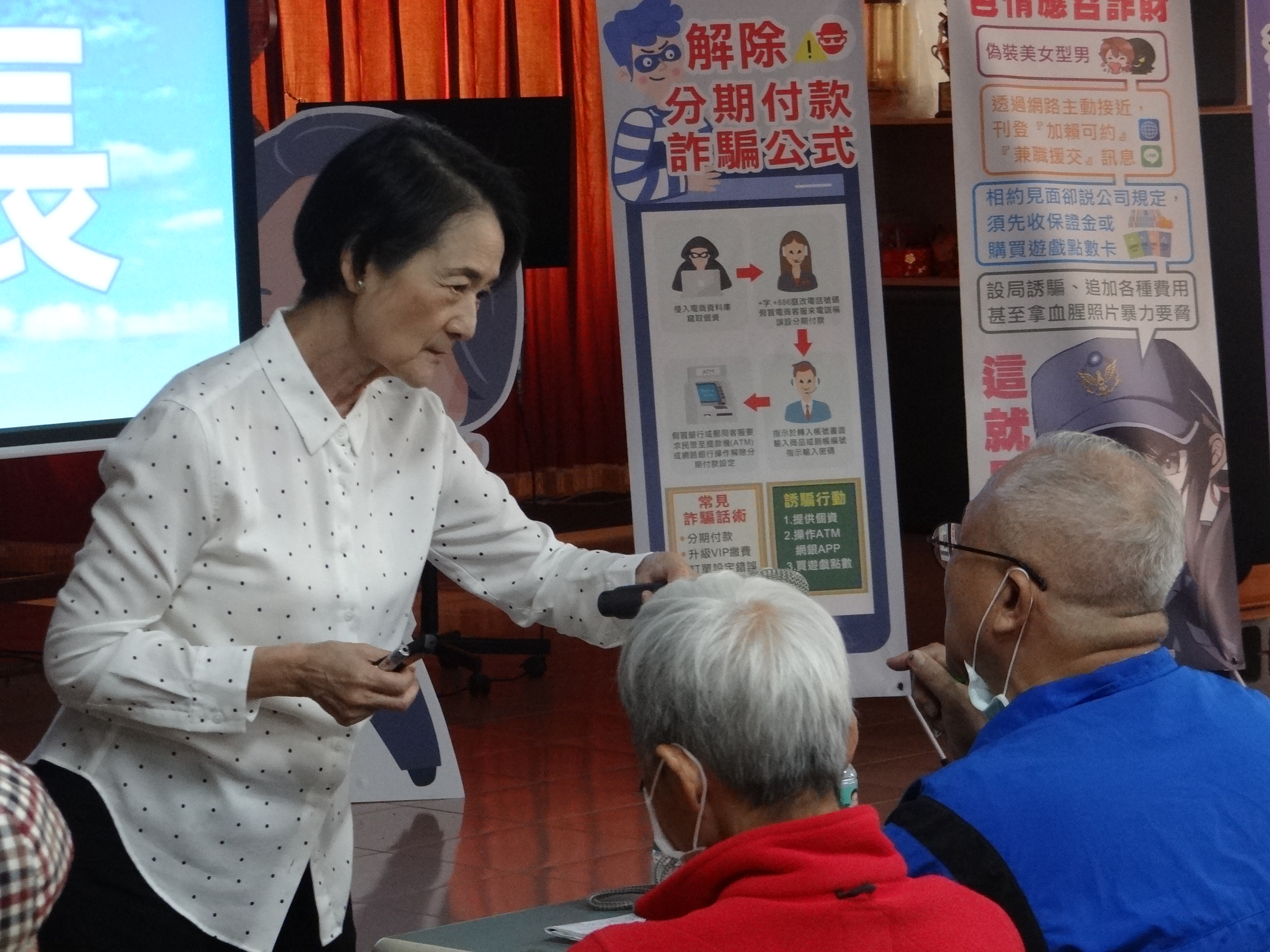 南市警局辦理「譚艾珍女士防詐宣導巡迴列車活動」圓滿落幕 譚艾珍踏足南市37行政區反詐宣導 「防詐大使」實至名歸