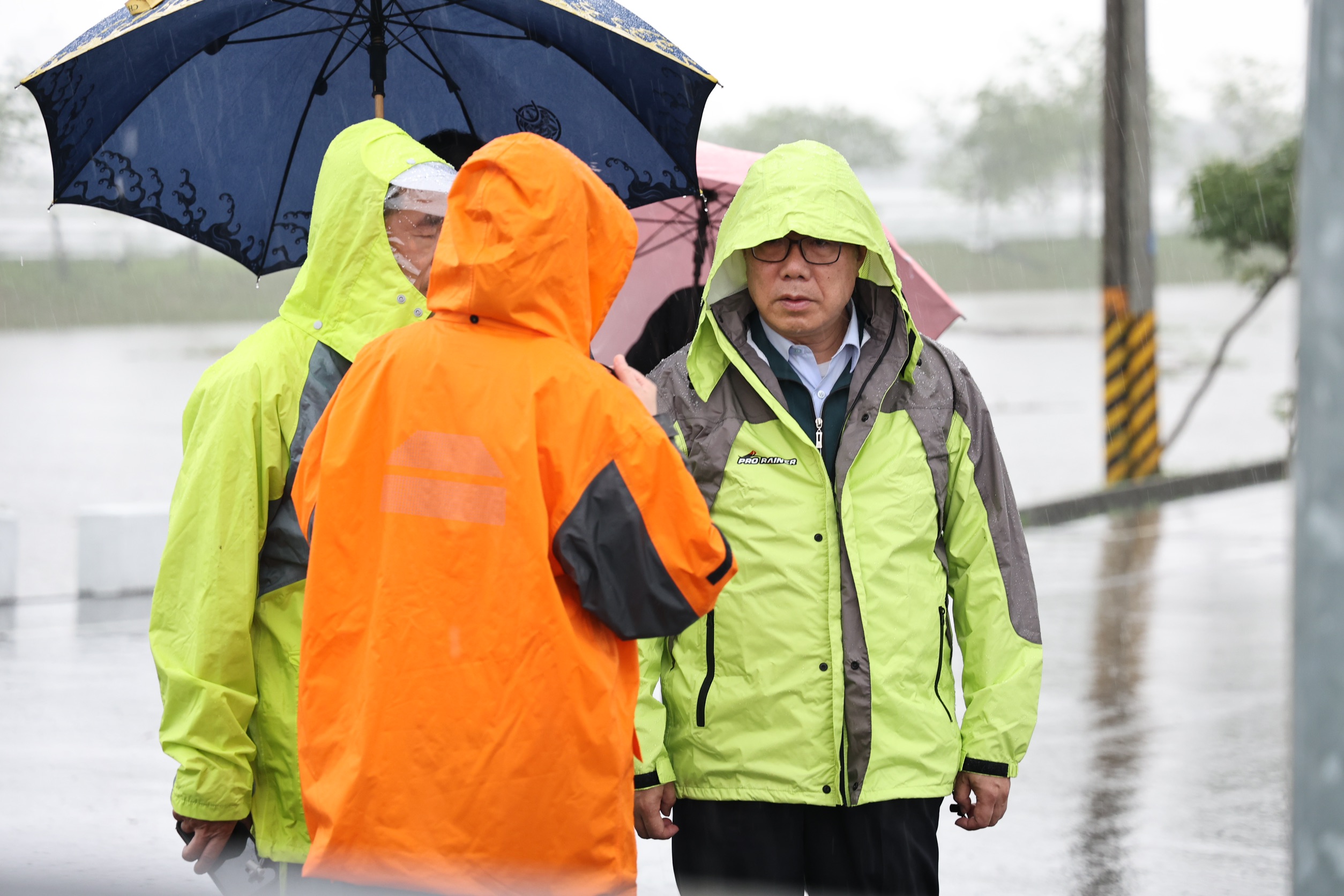 台南清晨強降雨多處積淹水　黃偉哲視察永康仁德並提醒市民提高警覺