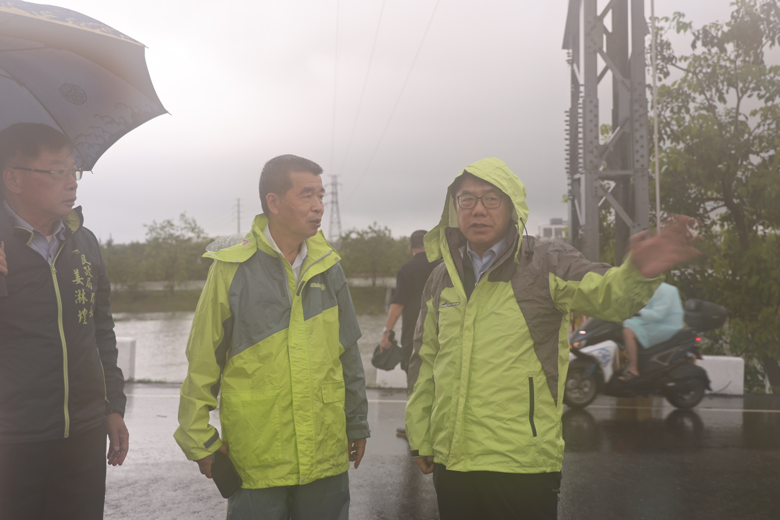 台南清晨強降雨多處積淹水　黃偉哲視察永康仁德並提醒市民提高警覺