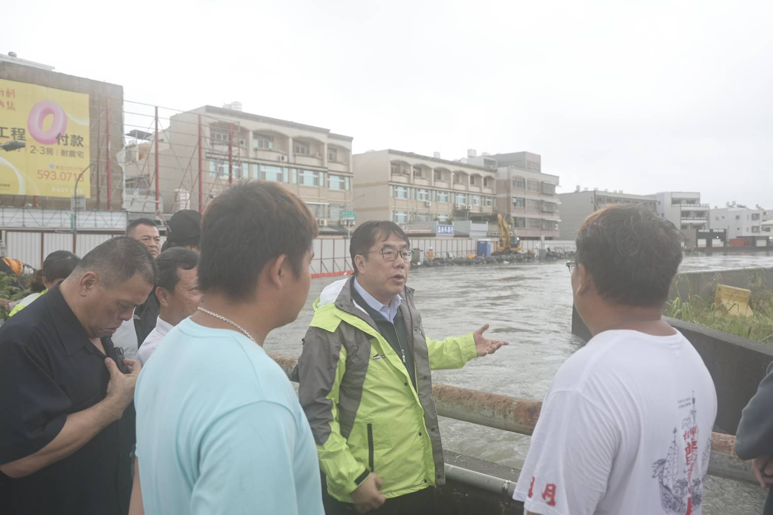 安南區北安路與培安路口周邊積水封閉 黃偉哲涉水視察