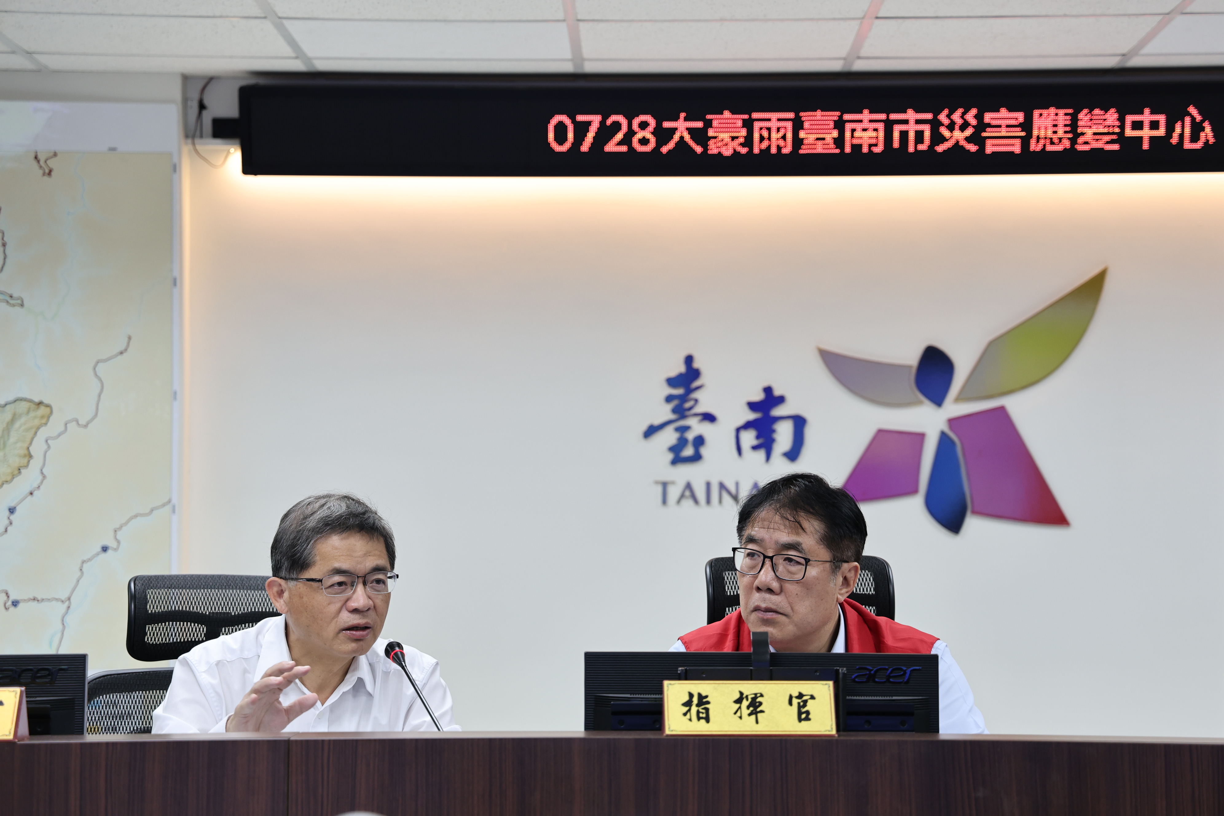 強降雨侵襲台南 黃偉哲、李孟諺親赴應變中心關注災情應變