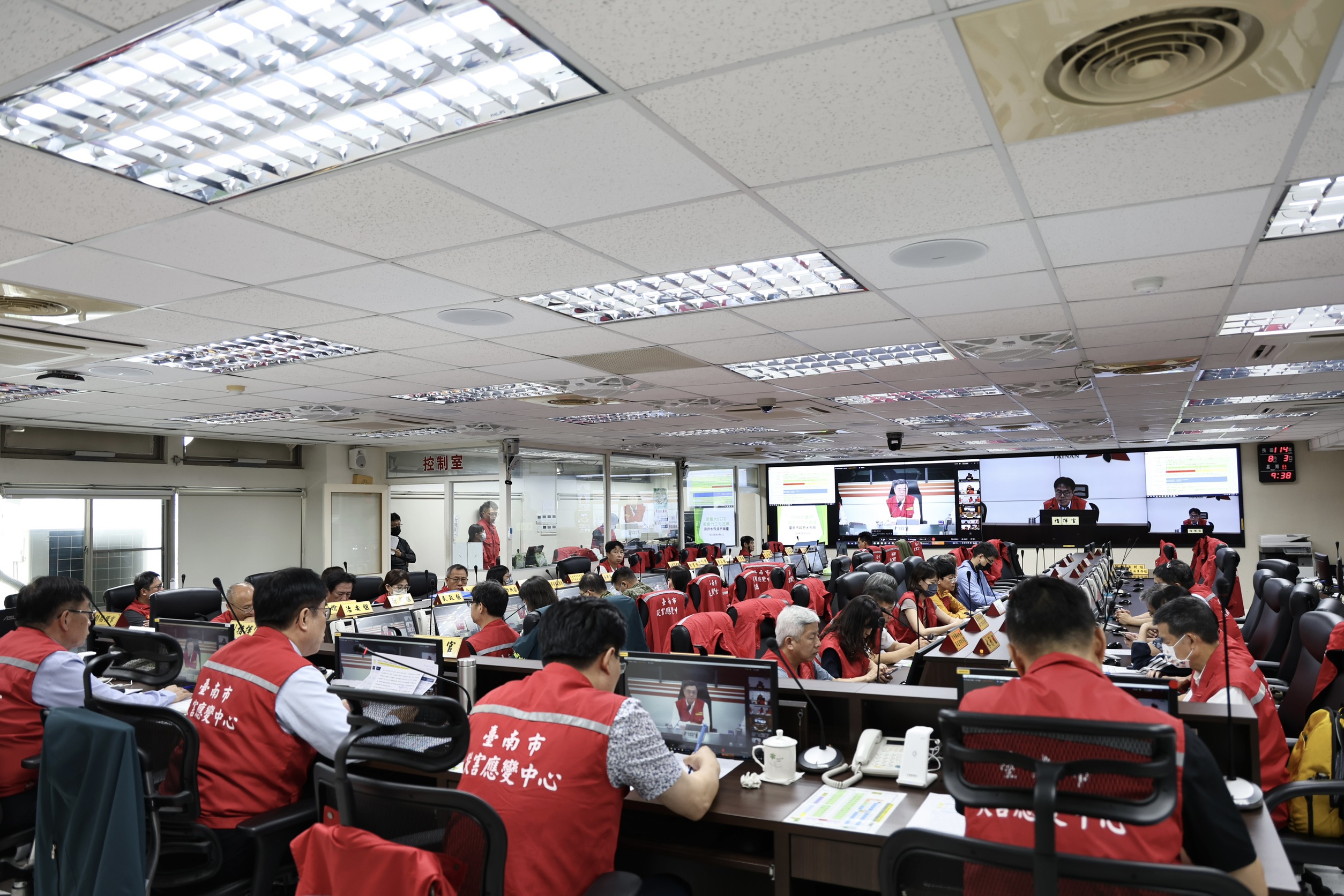 卓榮泰與南部縣市首長視訊商討強降雨災情因應  黃偉哲感謝中央重視與支援