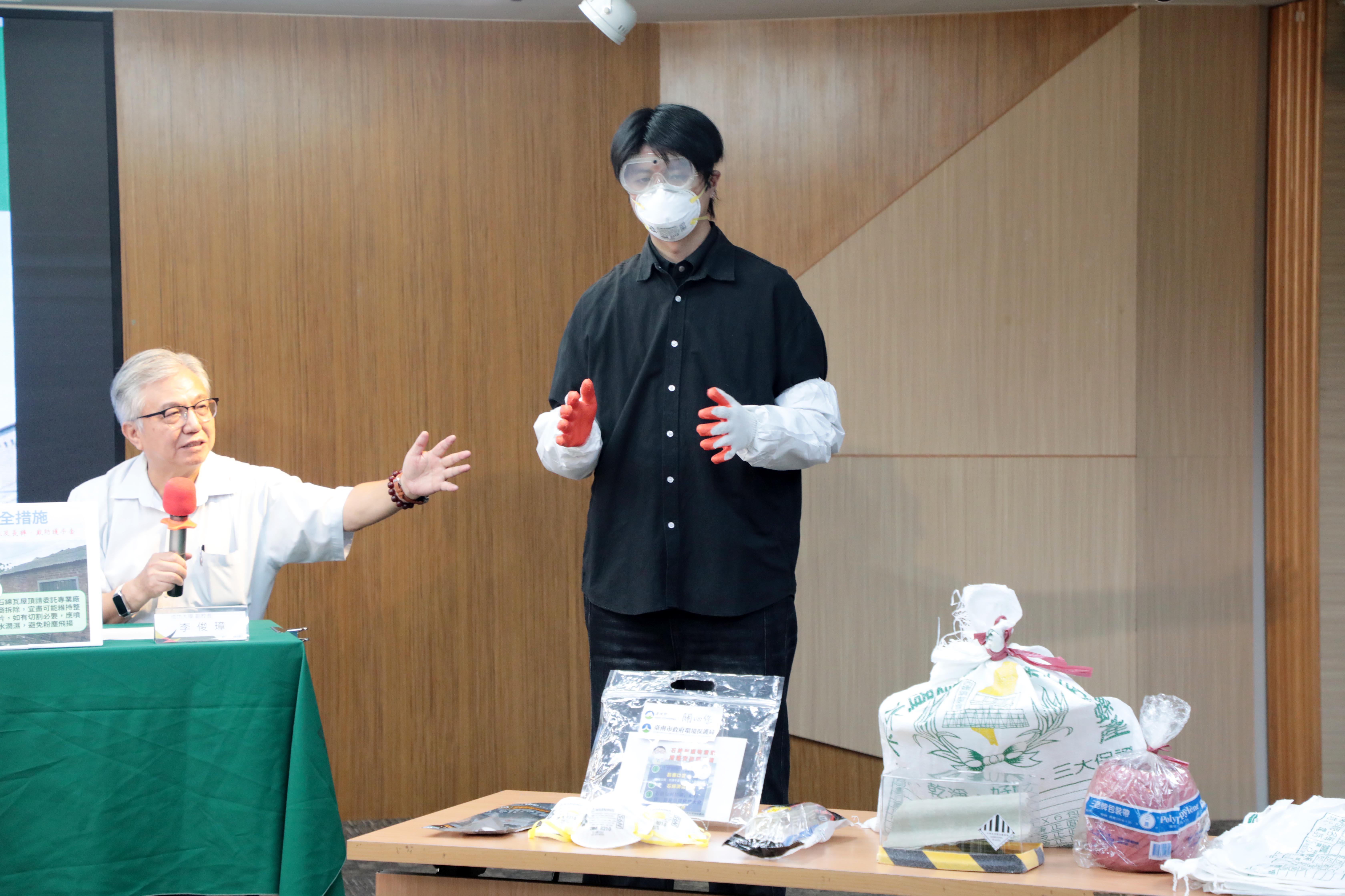 如何清除廢棄石棉瓦 台南市府邀毒物專家說分明  成大副校長李俊璋依正規程序執行可安全無虞