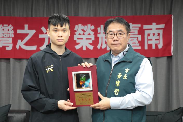 台南桌球選手馮翊新、黃彥誠凱旋歸來 黃偉哲高度肯定世大運傑出表現
