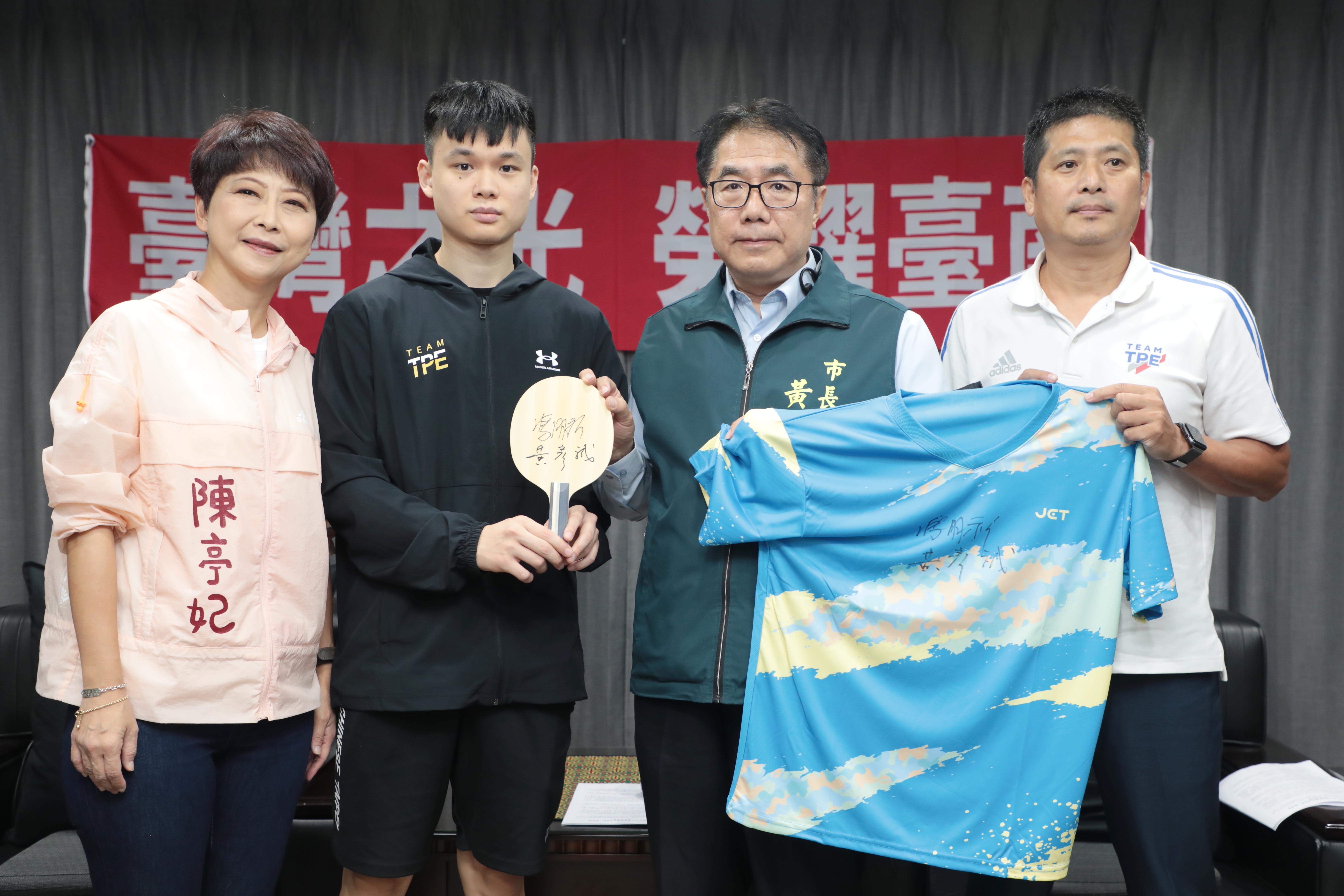 台南桌球選手馮翊新、黃彥誠凱旋歸來 黃偉哲高度肯定世大運傑出表現