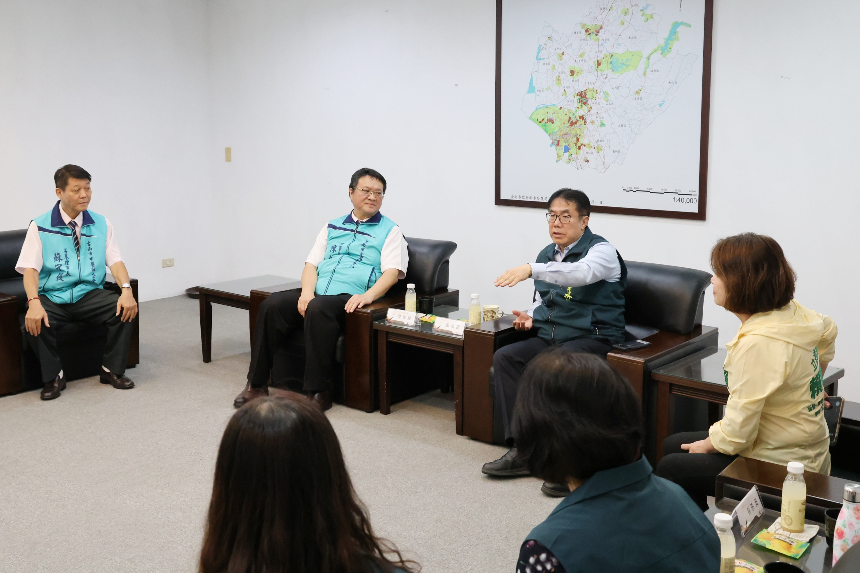 台南市中醫師公會捐款助風災後重建 黃偉哲頒贈感謝狀