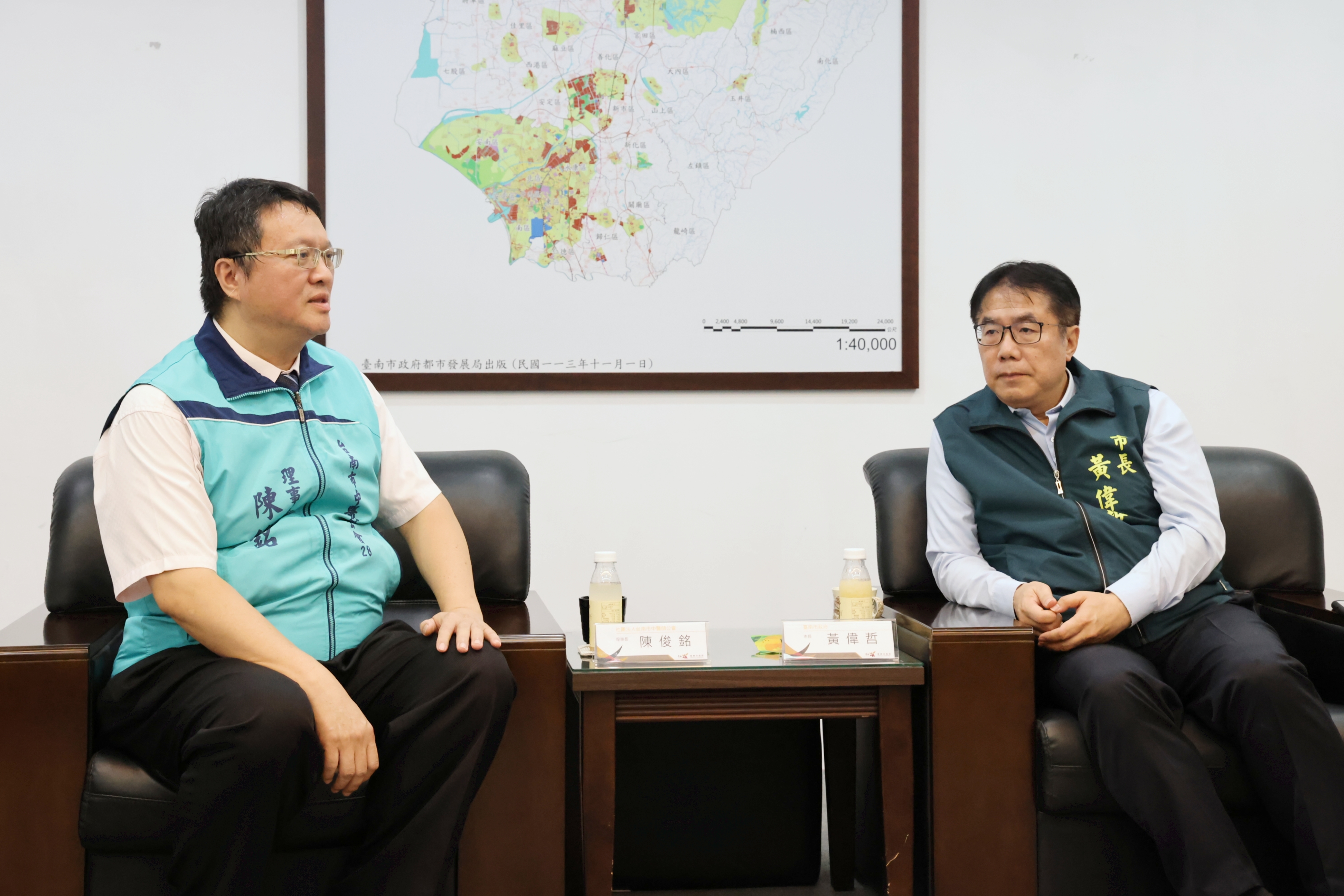 台南市中醫師公會捐款助風災後重建 黃偉哲頒贈感謝狀