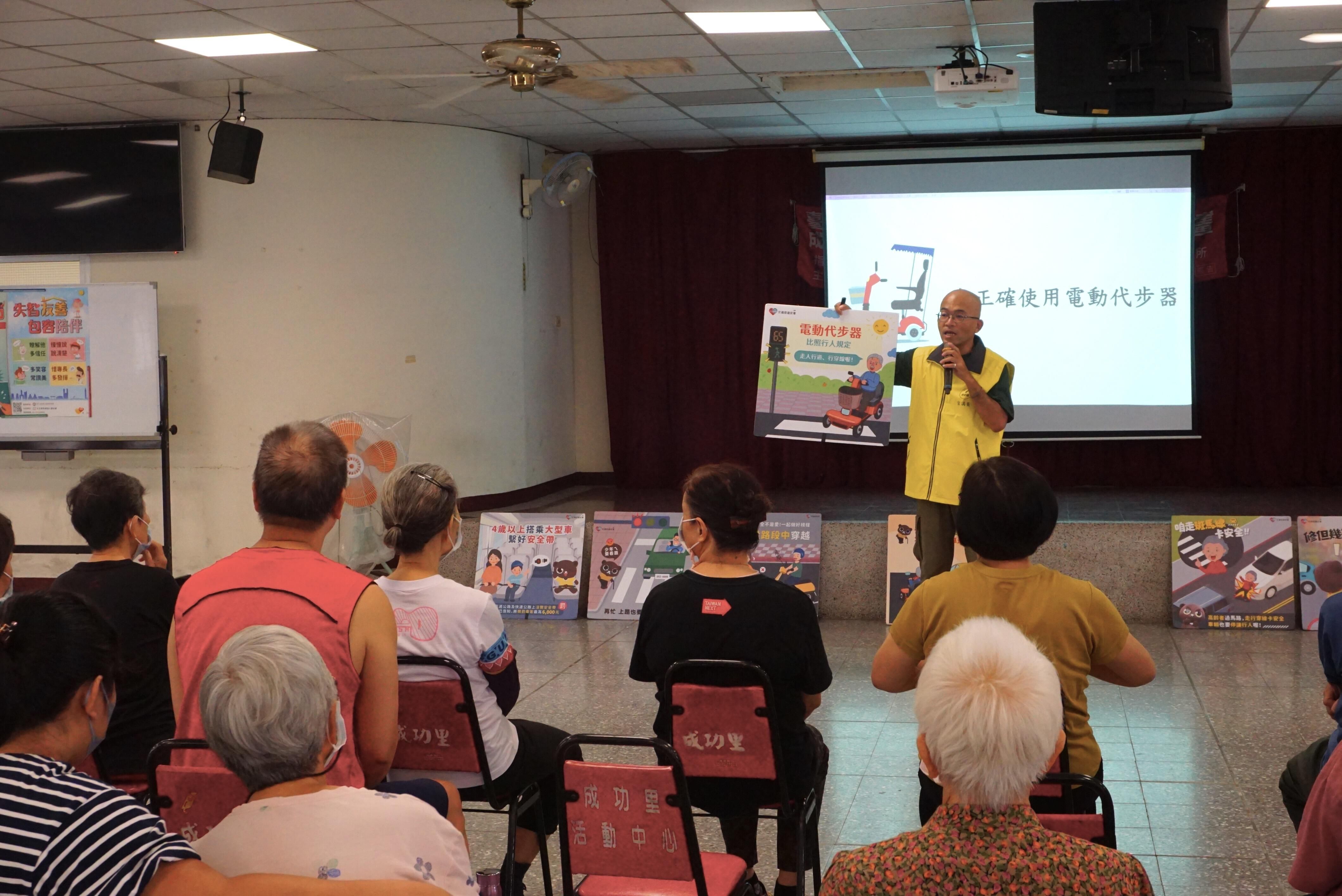 台南路老師守護長者交通安全：社區宣導，安心出行