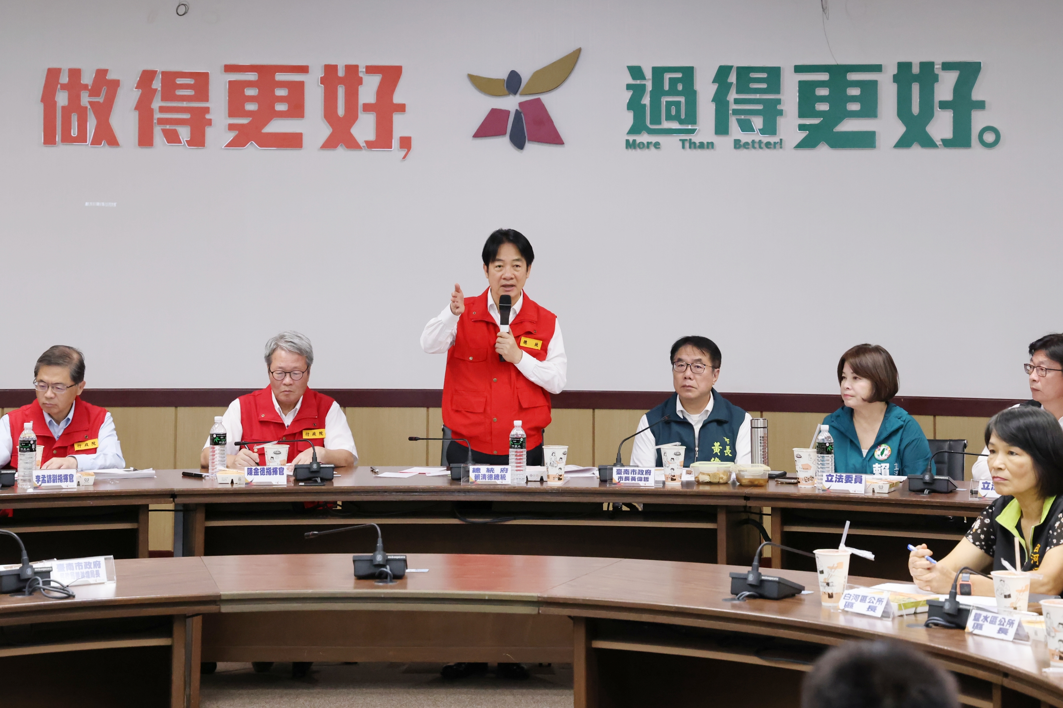 賴總統赴雲嘉南前進指揮所視察災後復原 黃偉哲感謝中央支持加速修繕