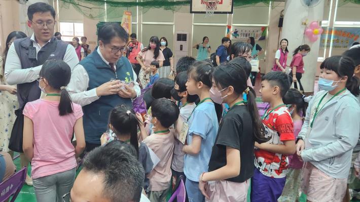 黃偉哲市長帶領學童踏上「守護精靈冒險之旅」，共同打擊毒品！