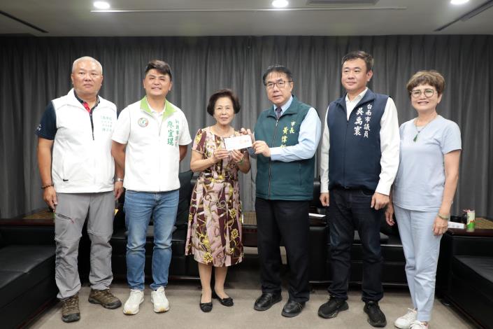 黃偉哲感謝新北市樹林濟安宮捐款200萬 助台南風災災後重建