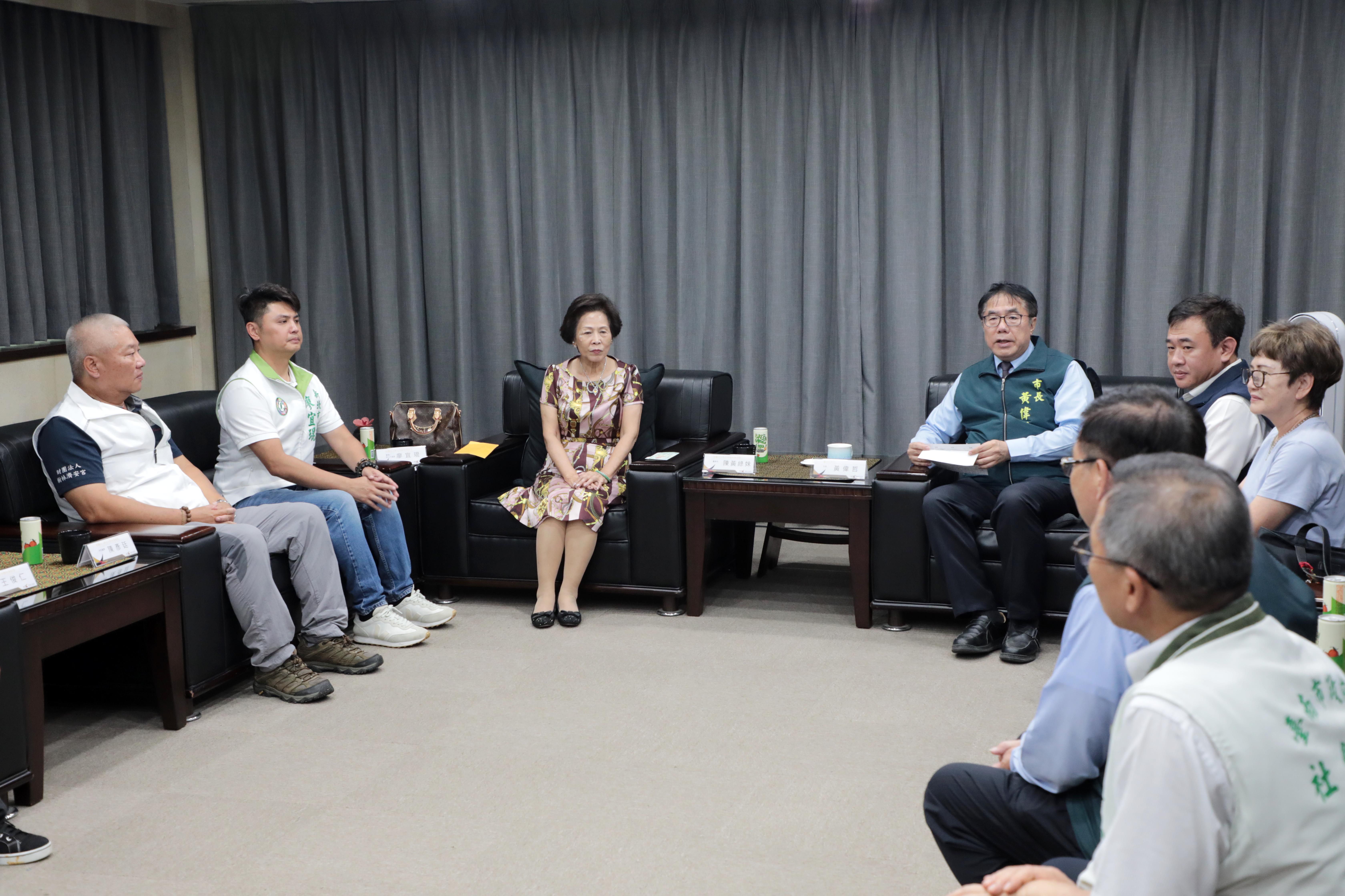 黃偉哲感謝新北市樹林濟安宮捐款200萬 助台南風災災後重建