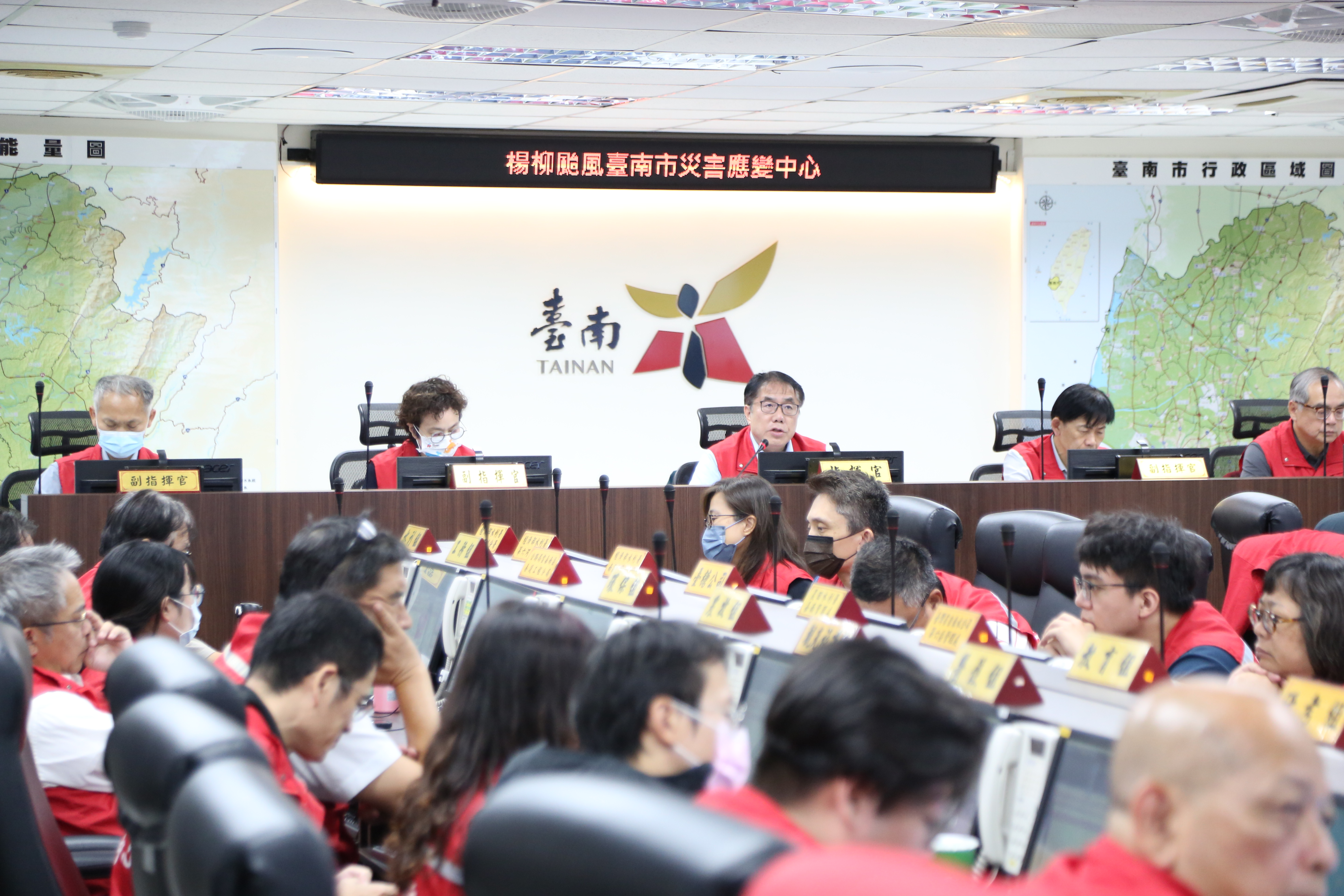 黃偉哲與行政院長卓榮泰視訊討論楊柳颱風因應對策 視察六塊寮抽水機整備狀況