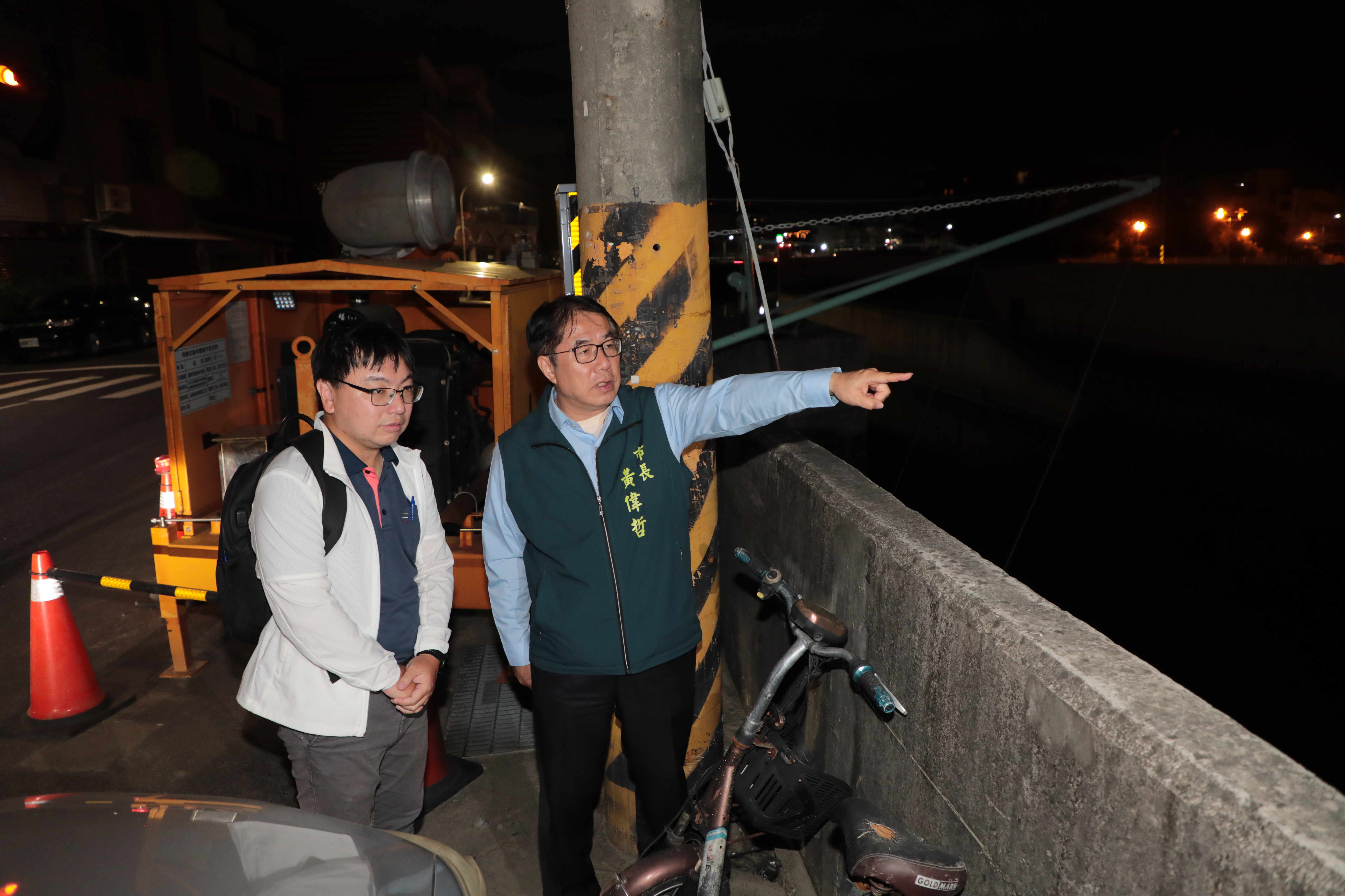 黃偉哲與行政院長卓榮泰視訊討論楊柳颱風因應對策 視察六塊寮抽水機整備狀況
