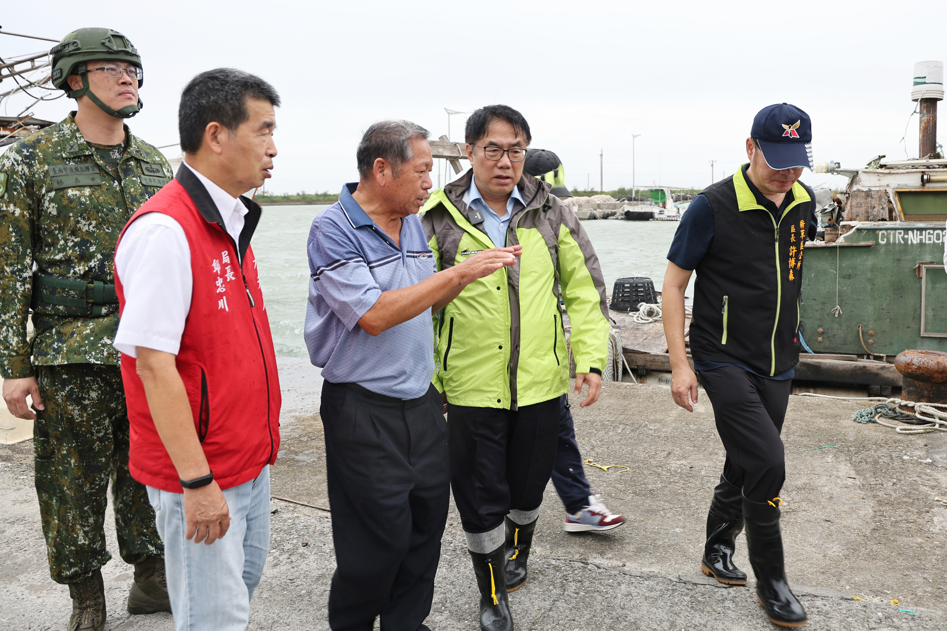 黃偉哲午間視察青鯤鯓、青山漁港整備 指示相關單位嚴防海水倒灌