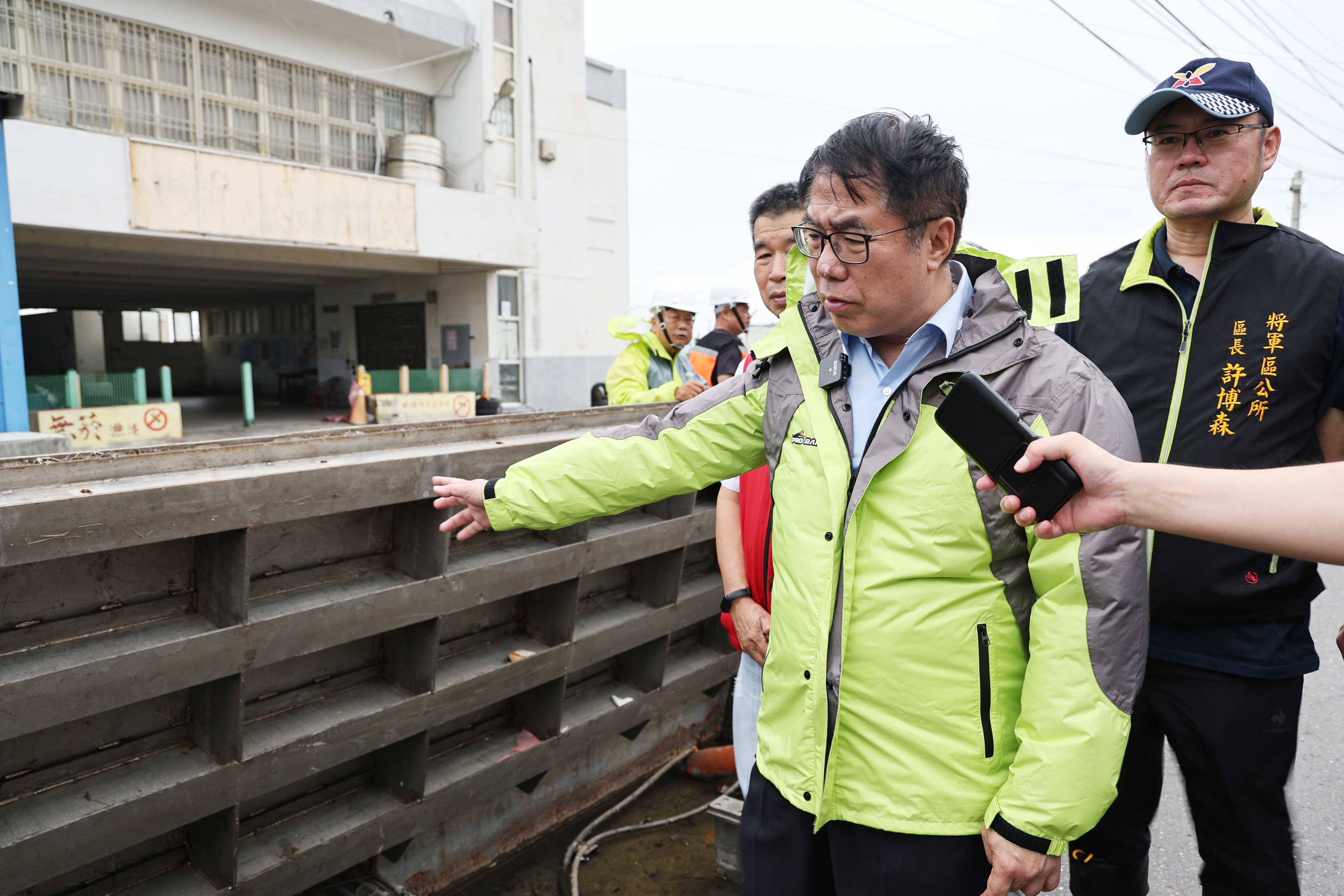 黃偉哲午間視察青鯤鯓、青山漁港整備 指示相關單位嚴防海水倒灌