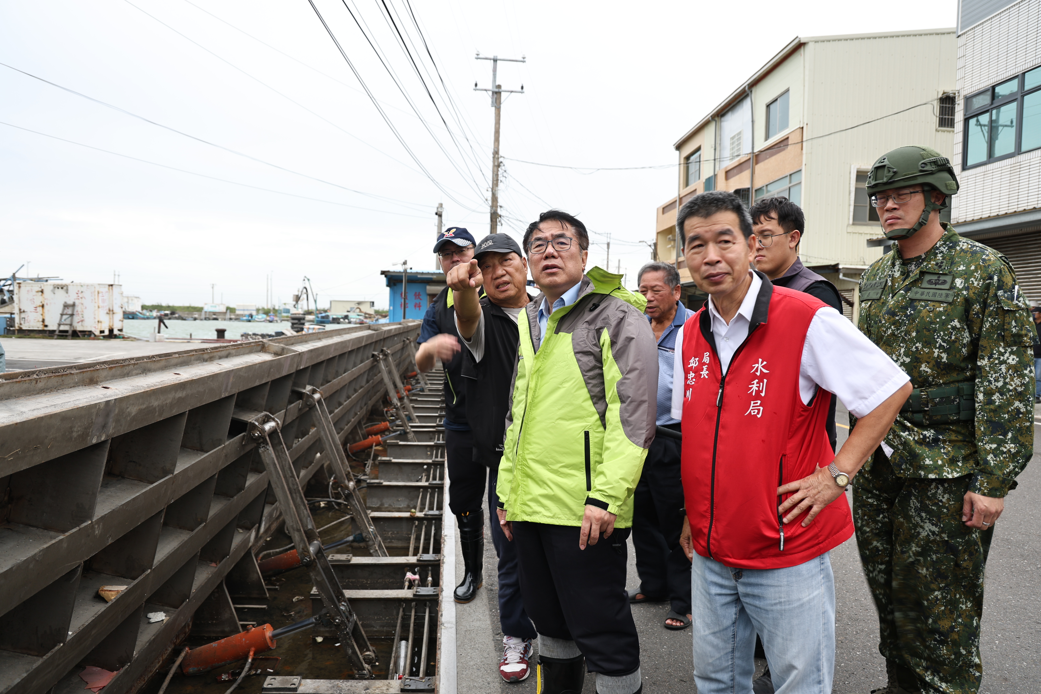 黃偉哲午間視察青鯤鯓、青山漁港整備 指示相關單位嚴防海水倒灌