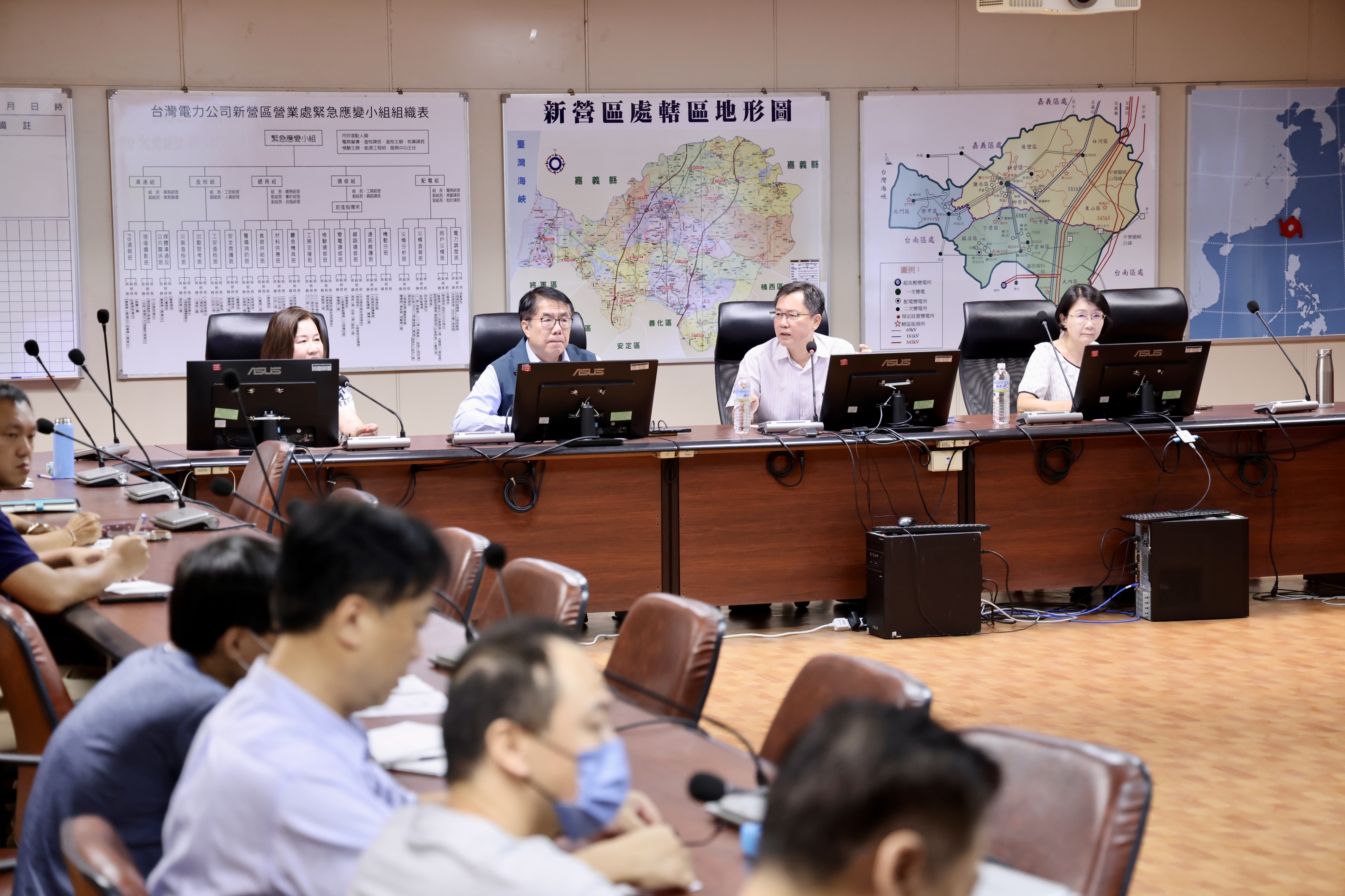 楊柳颱風襲台致溪北地區停電　黃偉哲赴台電新營區處關心搶修進度