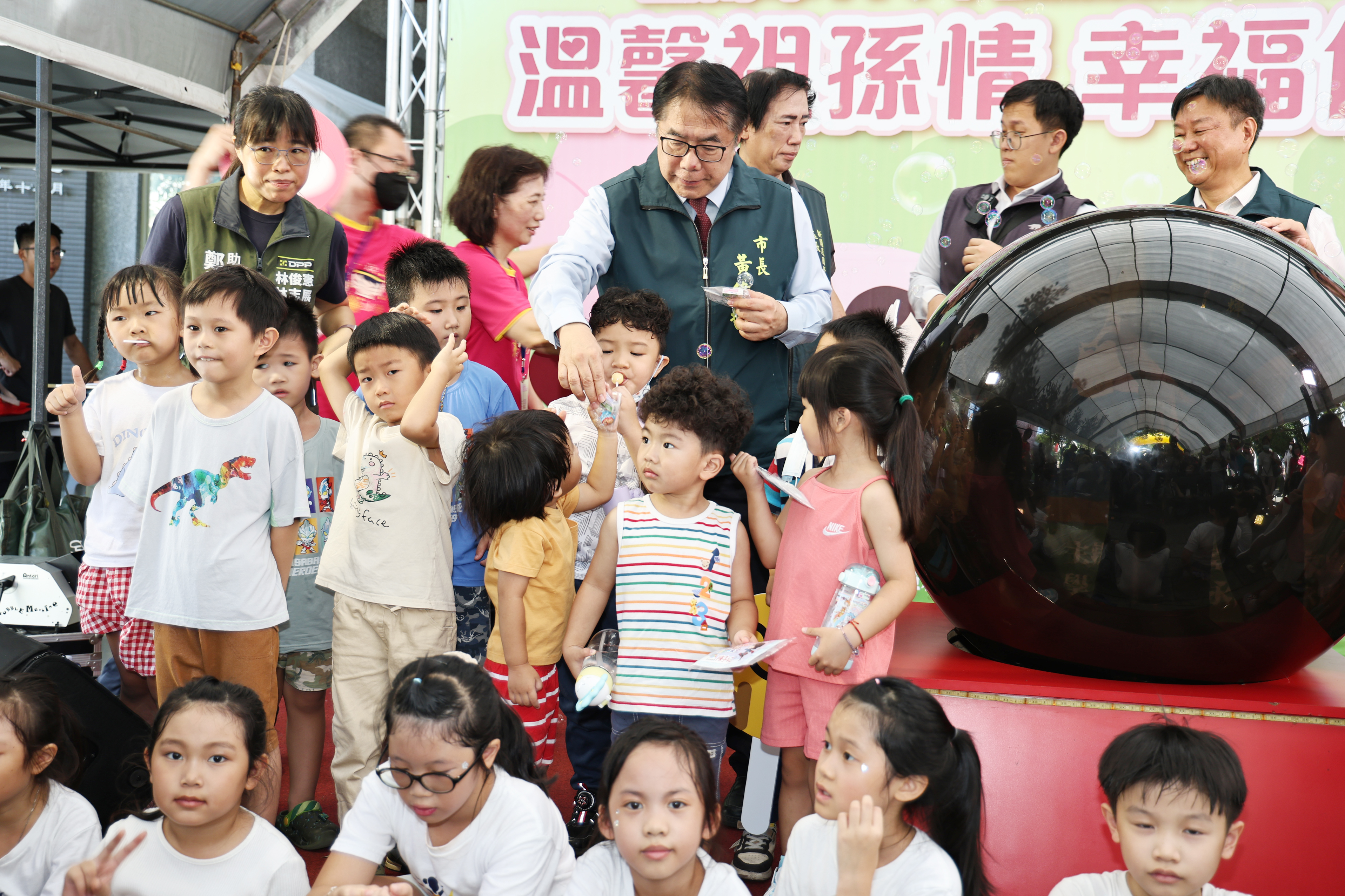 南市歡慶祖父母節齊聚樹谷科學館 黃偉哲祝福民眾珍惜祖孫陪伴幸福時光