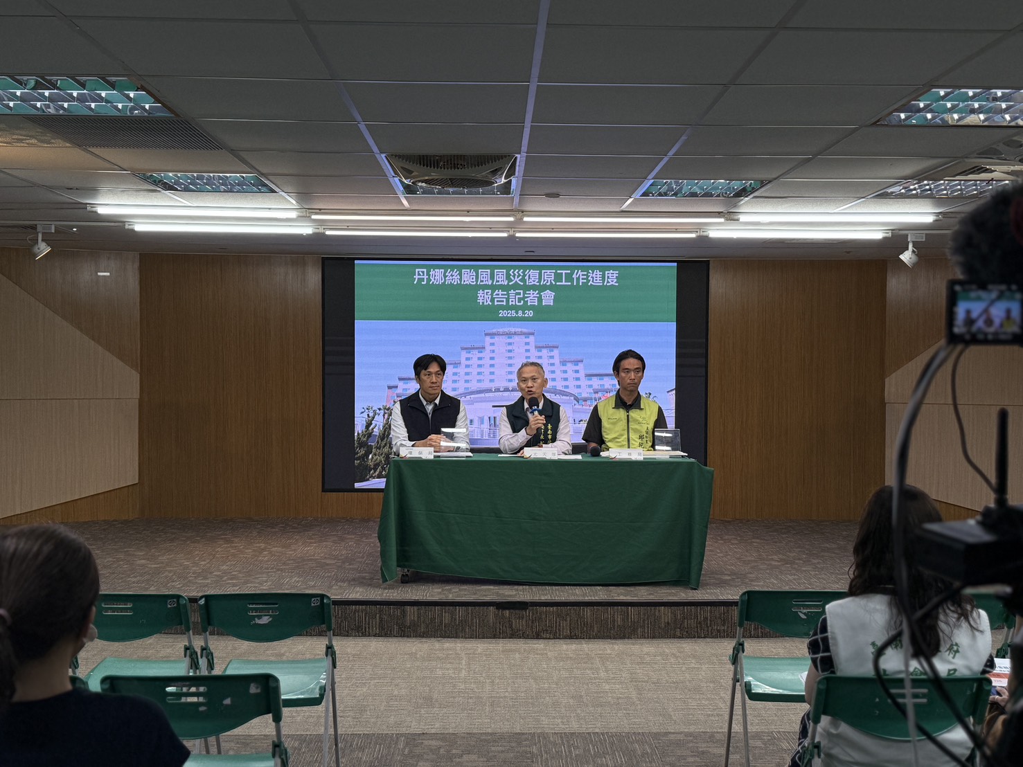 台南市丹娜絲災後修繕媒合逾九成五、廢棄石綿瓦清運破三千噸約等於兩年總量