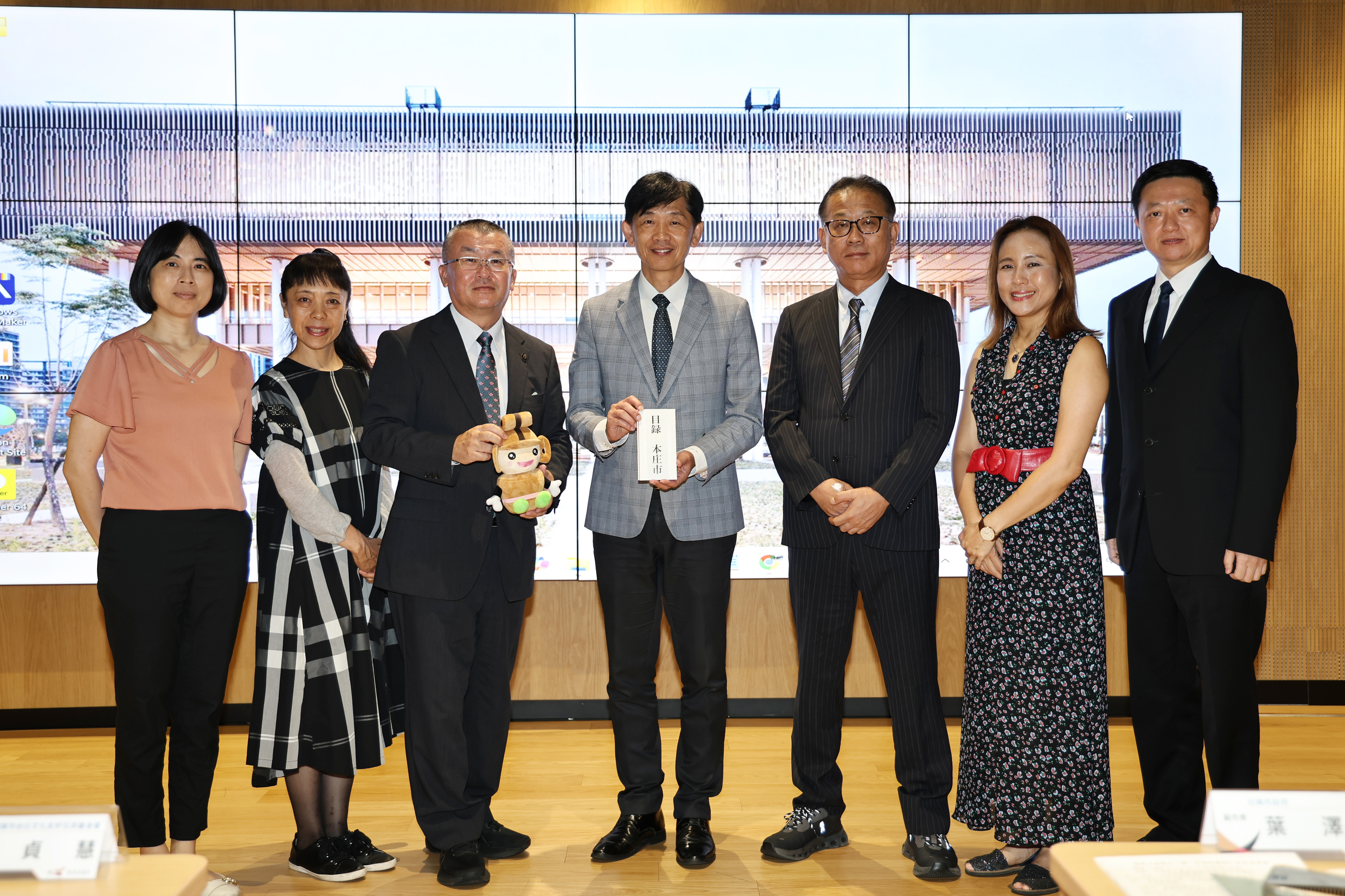 本庄市吉田信解市長宣傳紀錄片《塙保己一傳》 葉澤山副市長現身致意感謝本庄捐款助臺南 