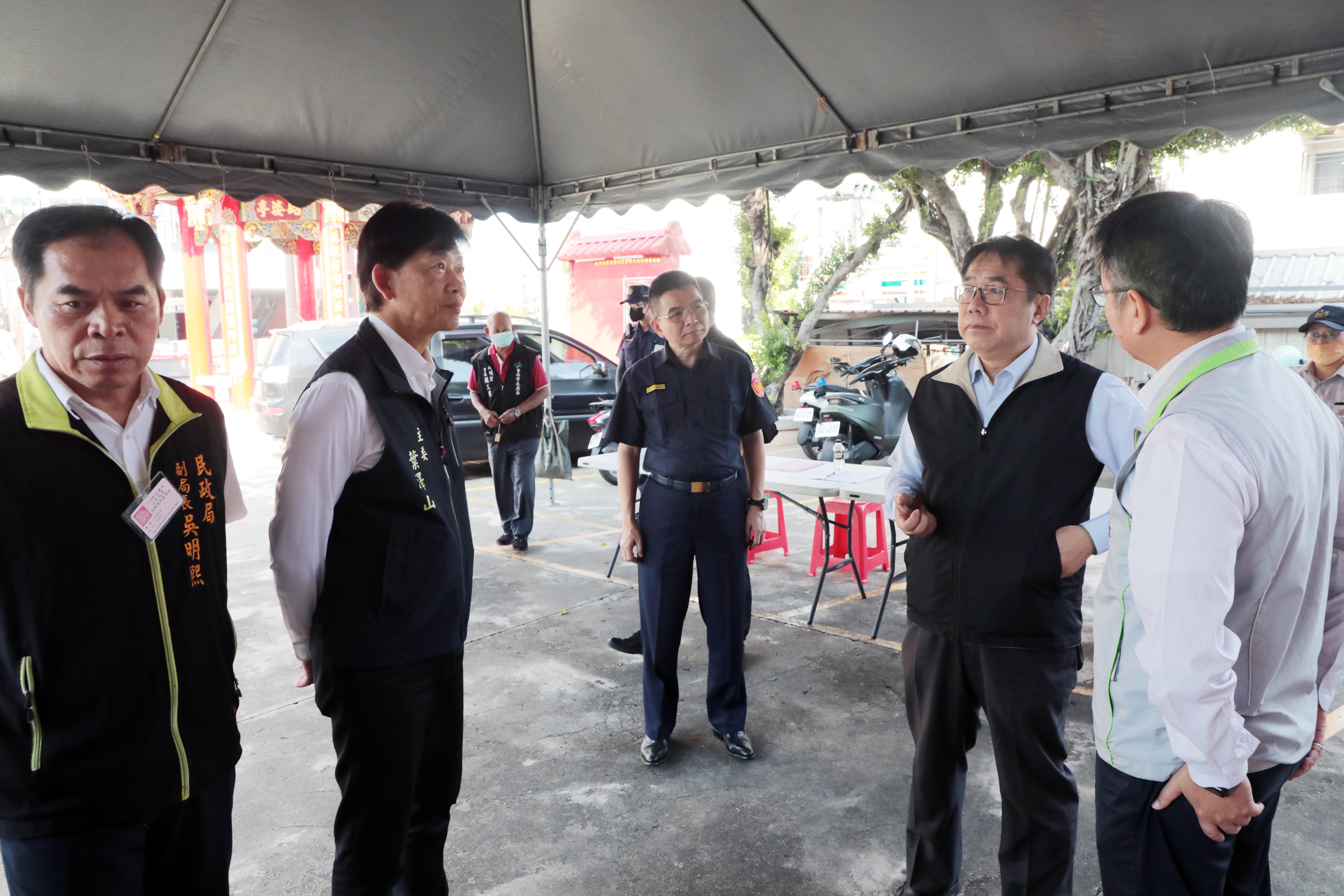 823全國性公投 南市選委會主委葉澤山陪同總統賴清德及市長黃偉哲投下神聖一票