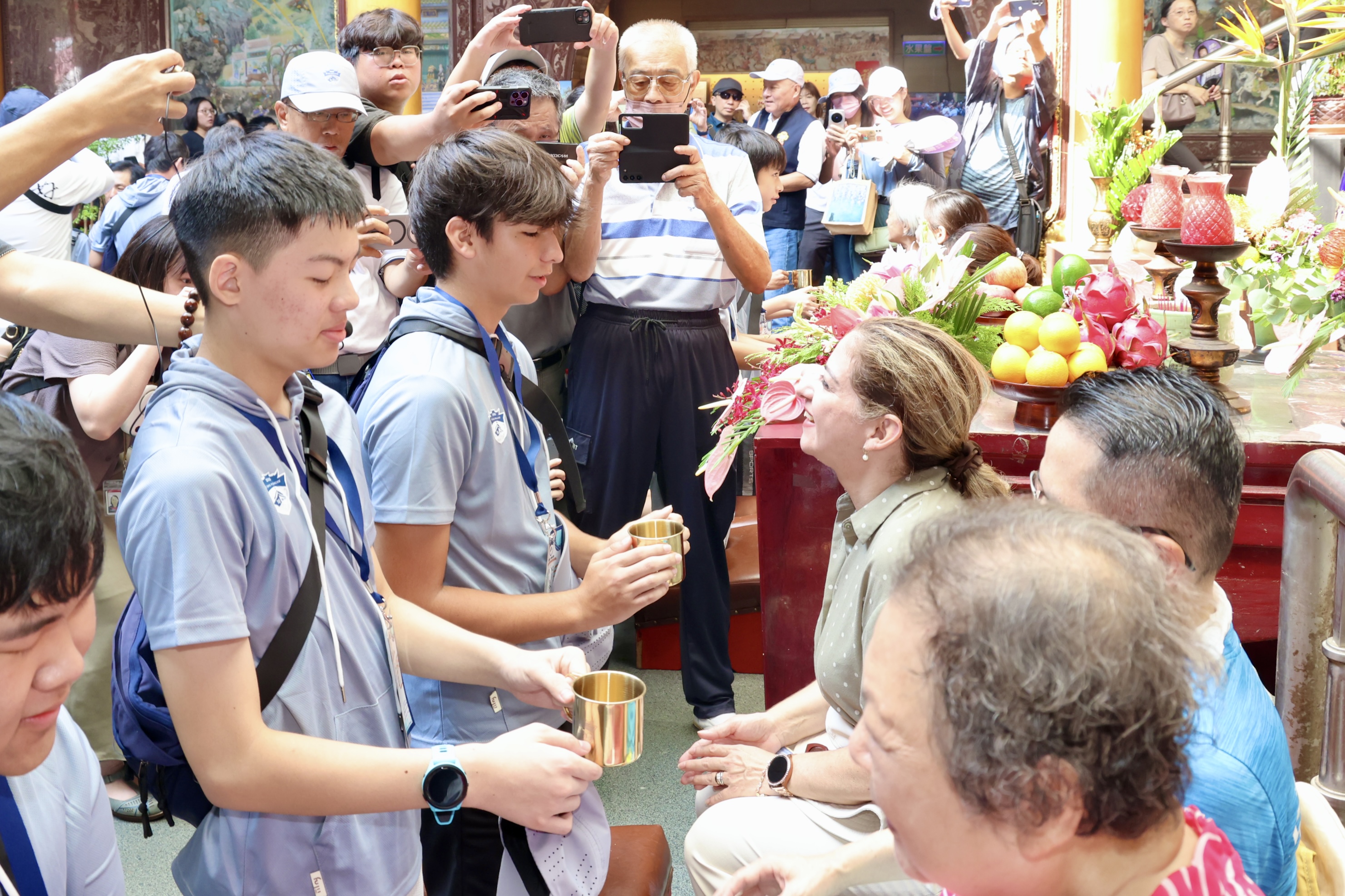黃偉哲出席台南做16歲成年禮  巴拉圭公使之子跨海參與增添國際風采