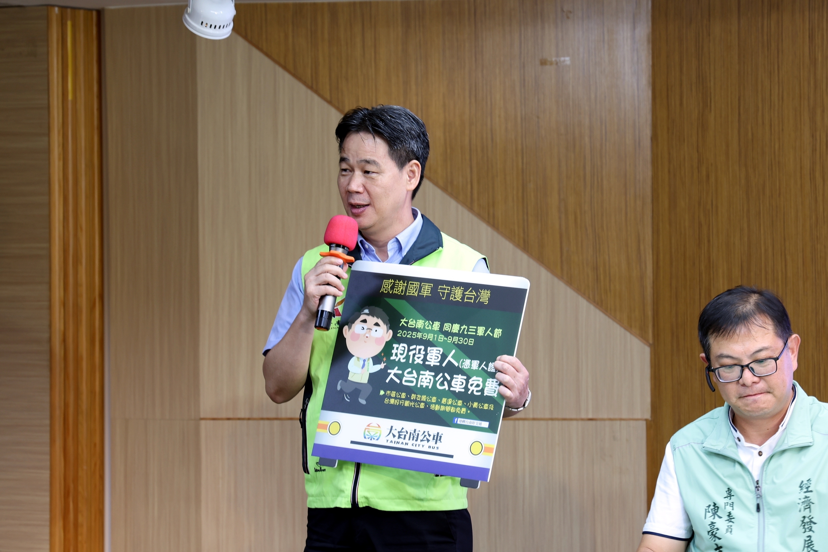 黃偉哲推台南限定九月「我敬軍，我優惠」 表達感謝 現役軍人享百家以上旅宿商家場館折扣