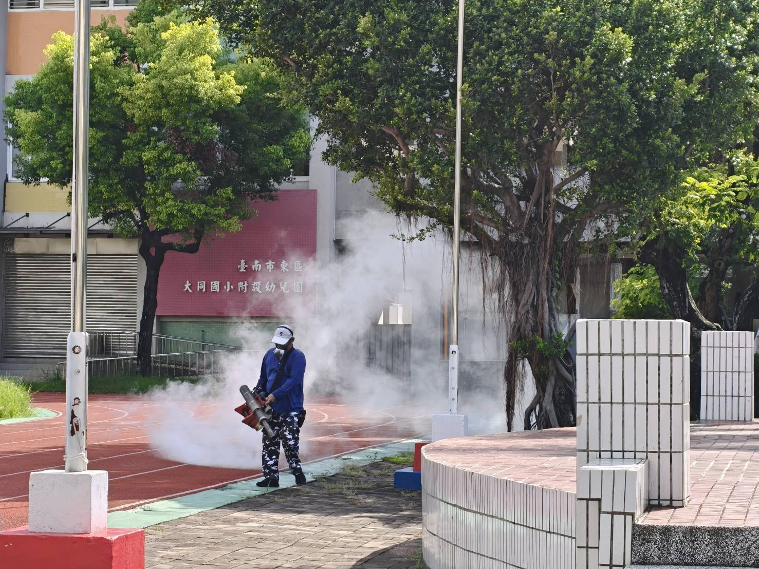 登革熱防治不鬆懈 南市開學前全面整備校園環境 市長黃偉哲籲學生健康快樂上學去