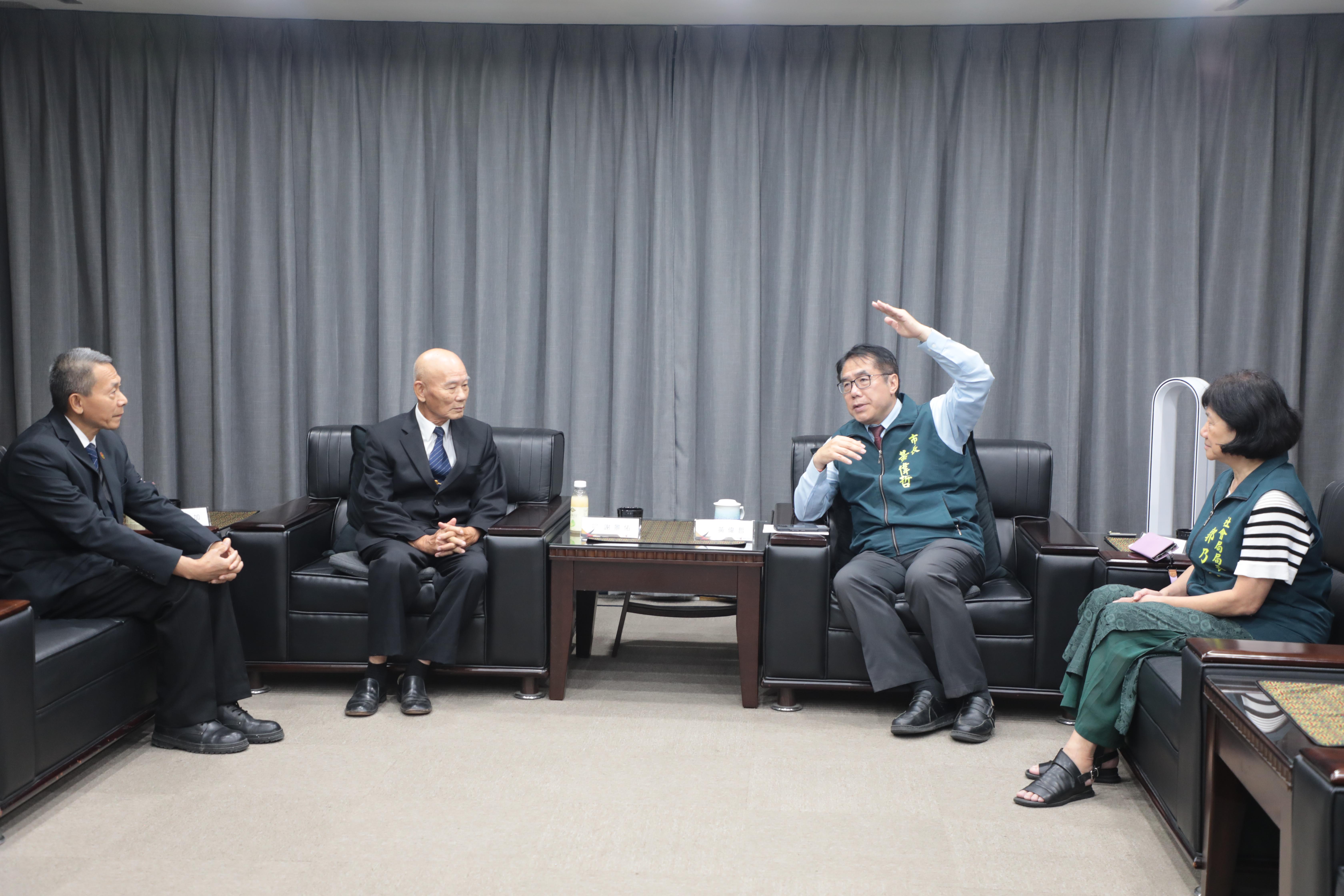 黃偉哲感謝玉山寶光聖堂捐贈200萬善款　協助風災災民重建家園