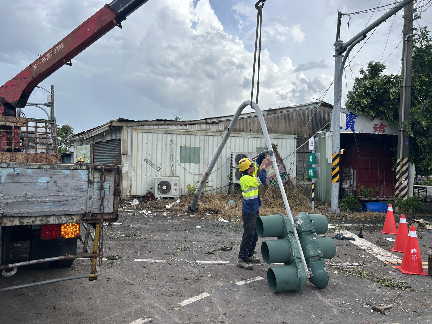 本市因丹娜絲颱風損壞交通號誌及標誌皆已全面修復，市府請市民朋友如有發現損壞情形可立即通報