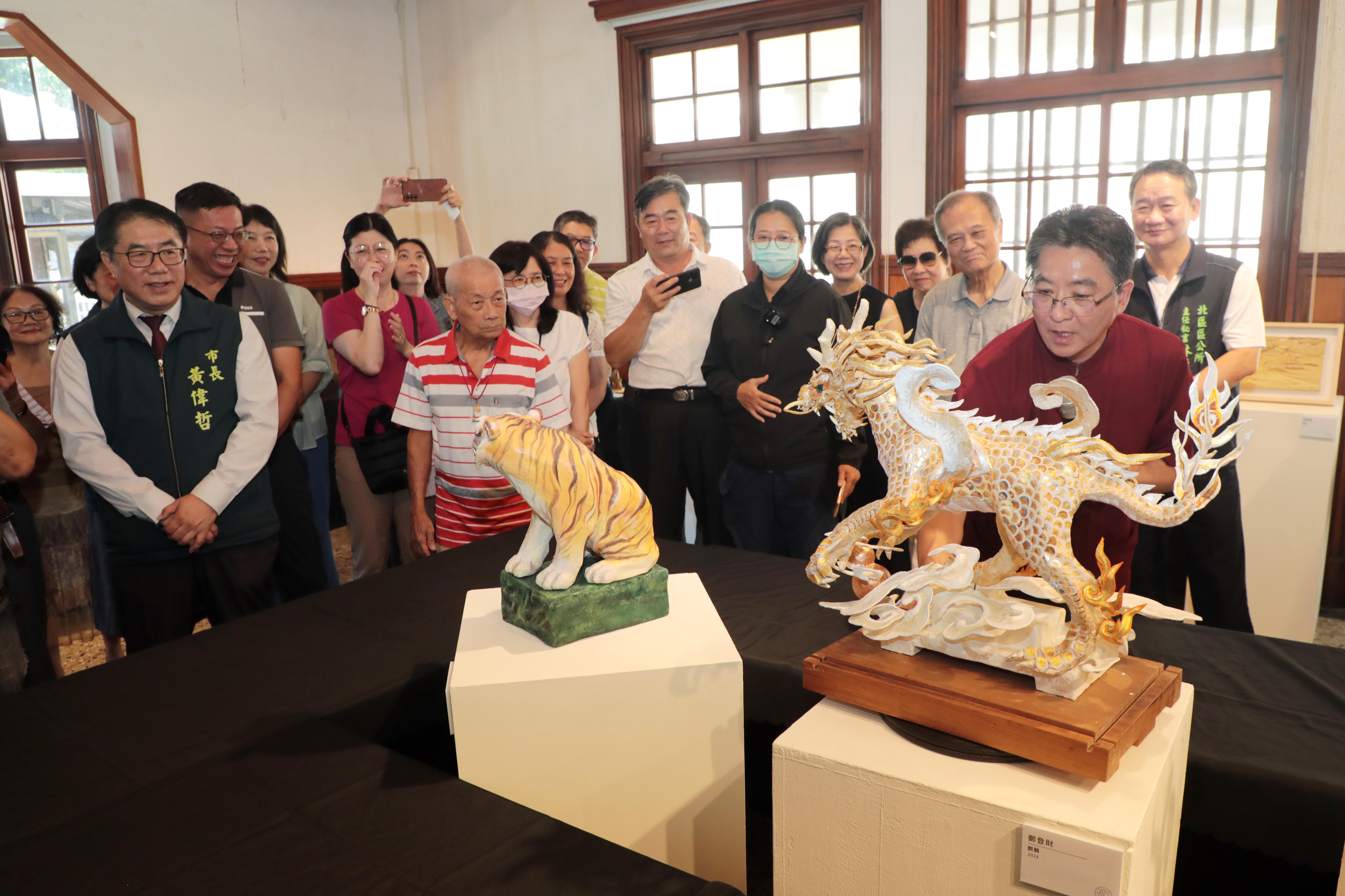 「海．人與土地－糊紙傳承創新特展」愛國婦人會館登場 黃偉哲見證企業公益與傳統工藝共融