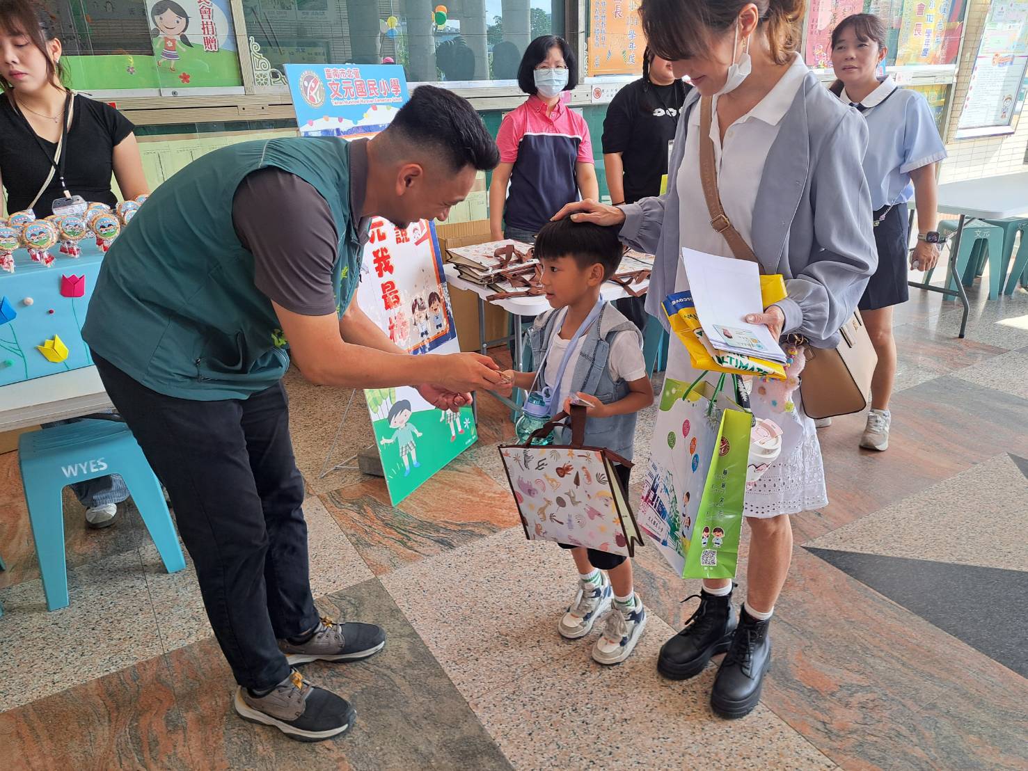幼小銜接 快樂上學趣 ！教育局贈入學禮 祝福學童展開學習新旅程