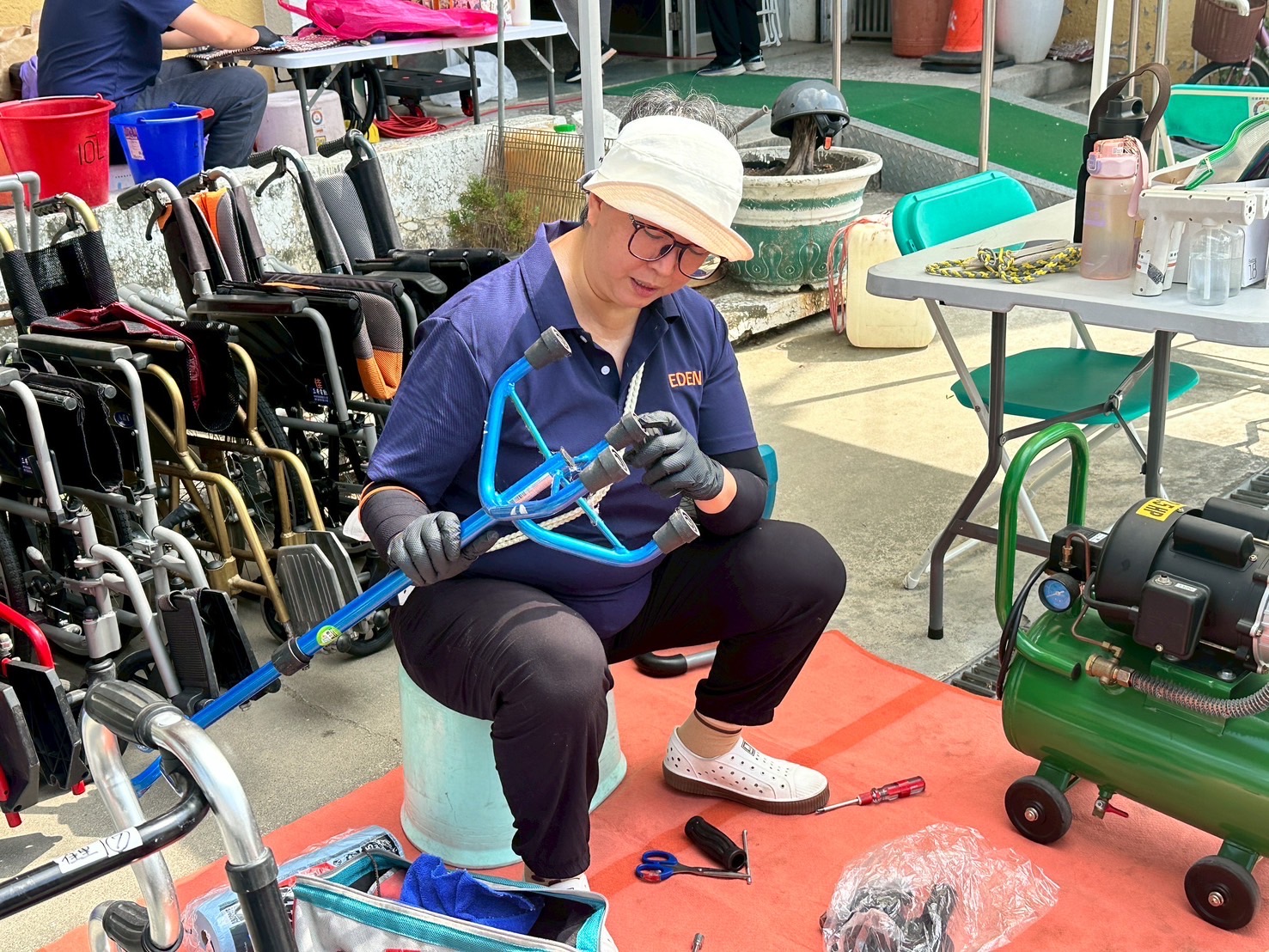 黃偉哲市長推動災後暖心行動　輔具重生社區陪伴雙軌並行