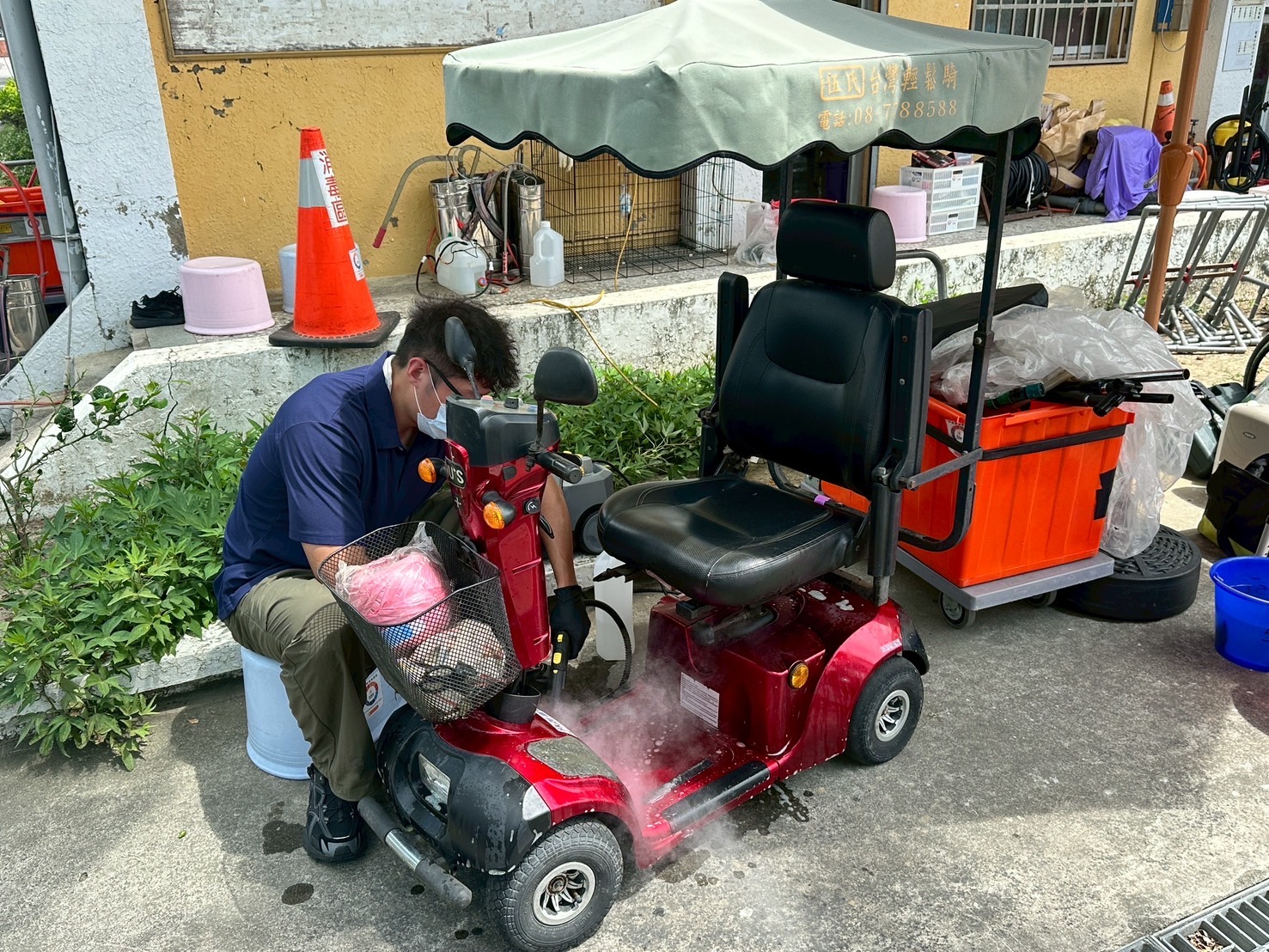 黃偉哲市長推動災後暖心行動　輔具重生社區陪伴雙軌並行