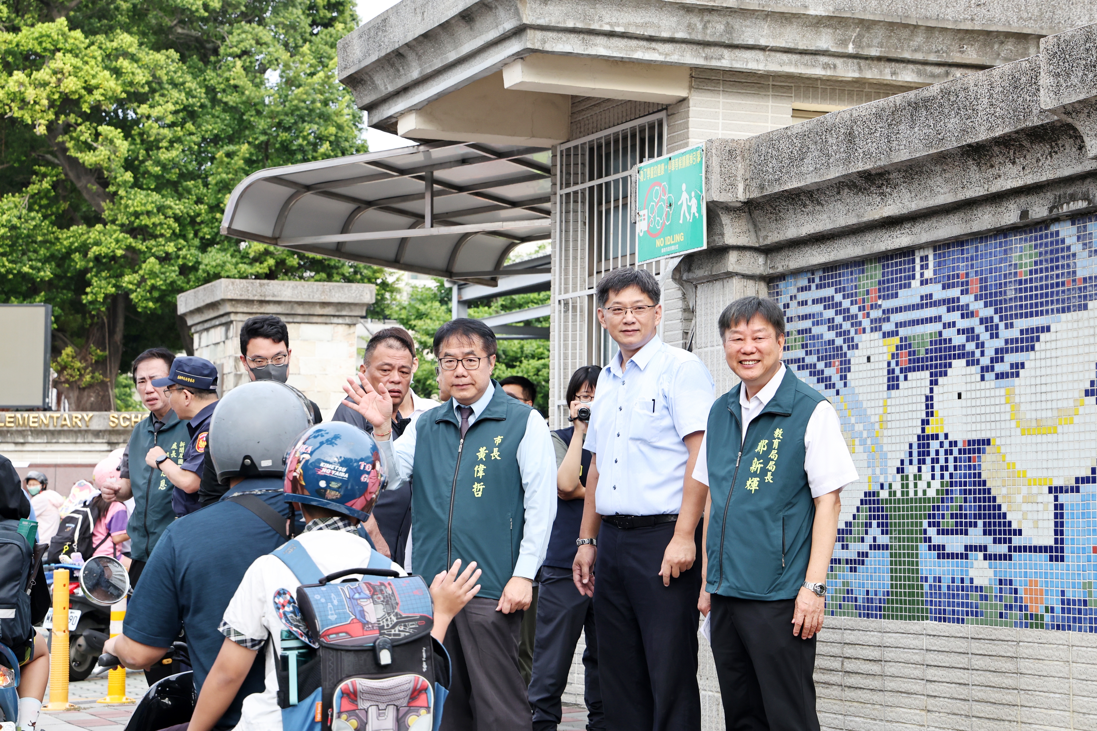 開學首日台南校園整備就緒 黃偉哲視察永康國小呼籲落實防疫