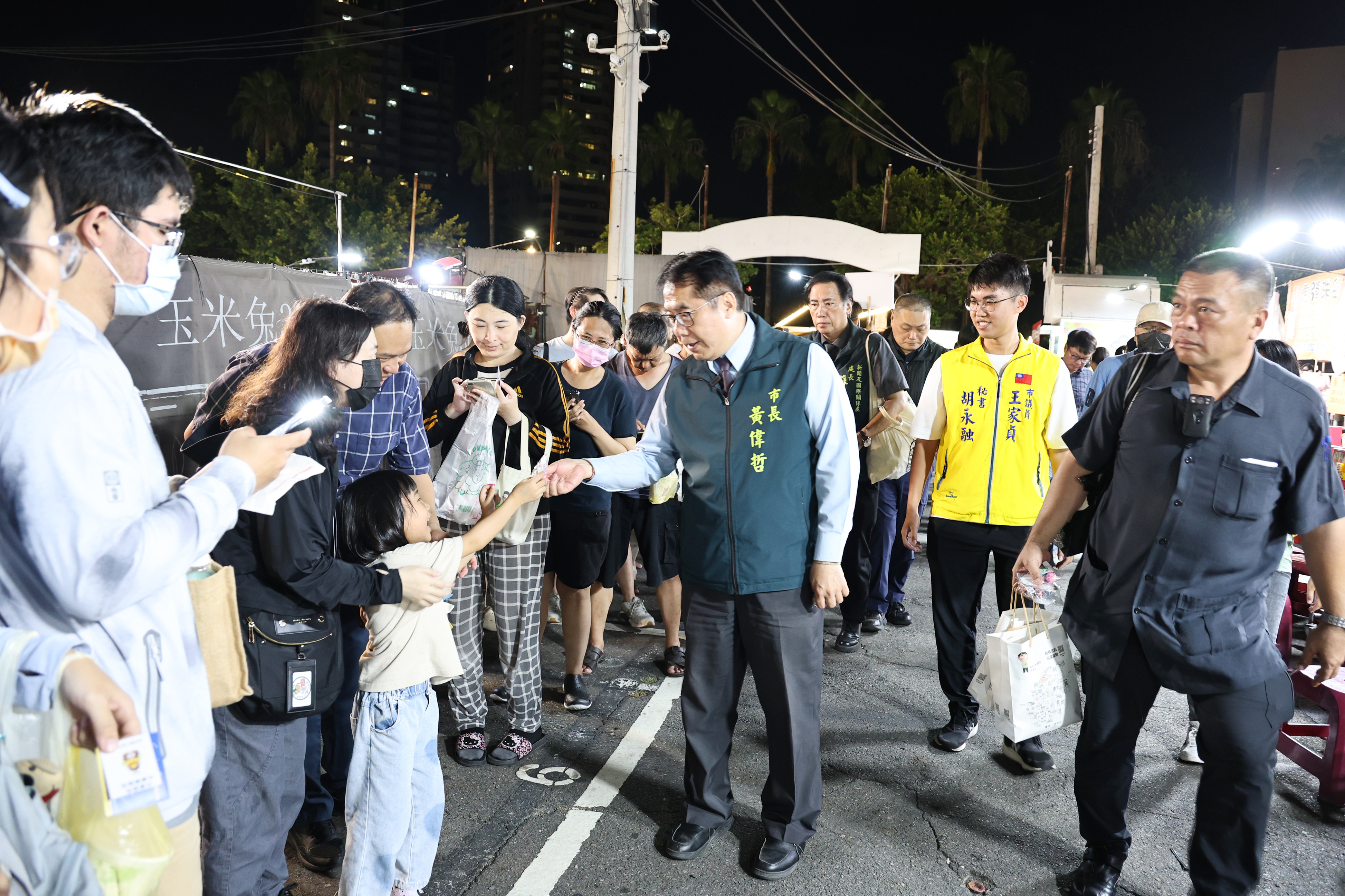 黃偉哲攜手「夜奇鴨」快閃夜市 發放限量50元夜市券共度歡樂夏夜