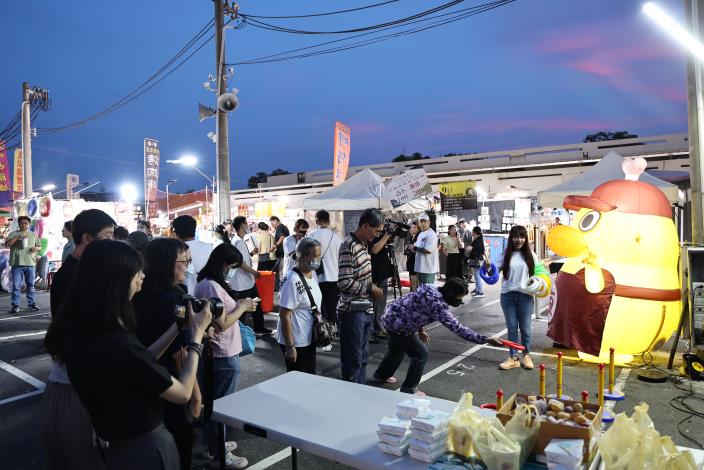 黃偉哲攜手「夜奇鴨」快閃夜市 發放限量50元夜市券共度歡樂夏夜