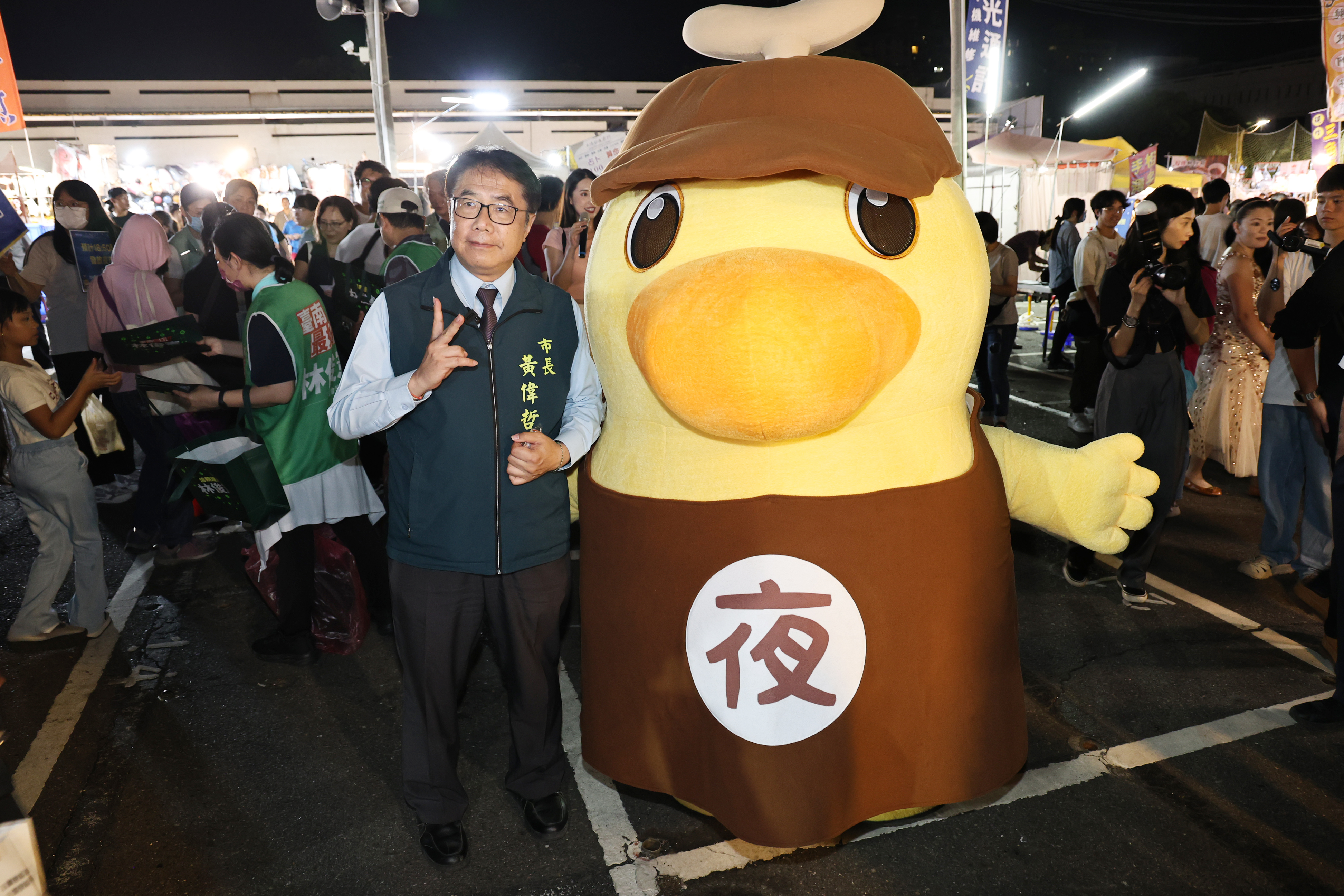 黃偉哲攜手「夜奇鴨」快閃夜市 發放限量50元夜市券共度歡樂夏夜