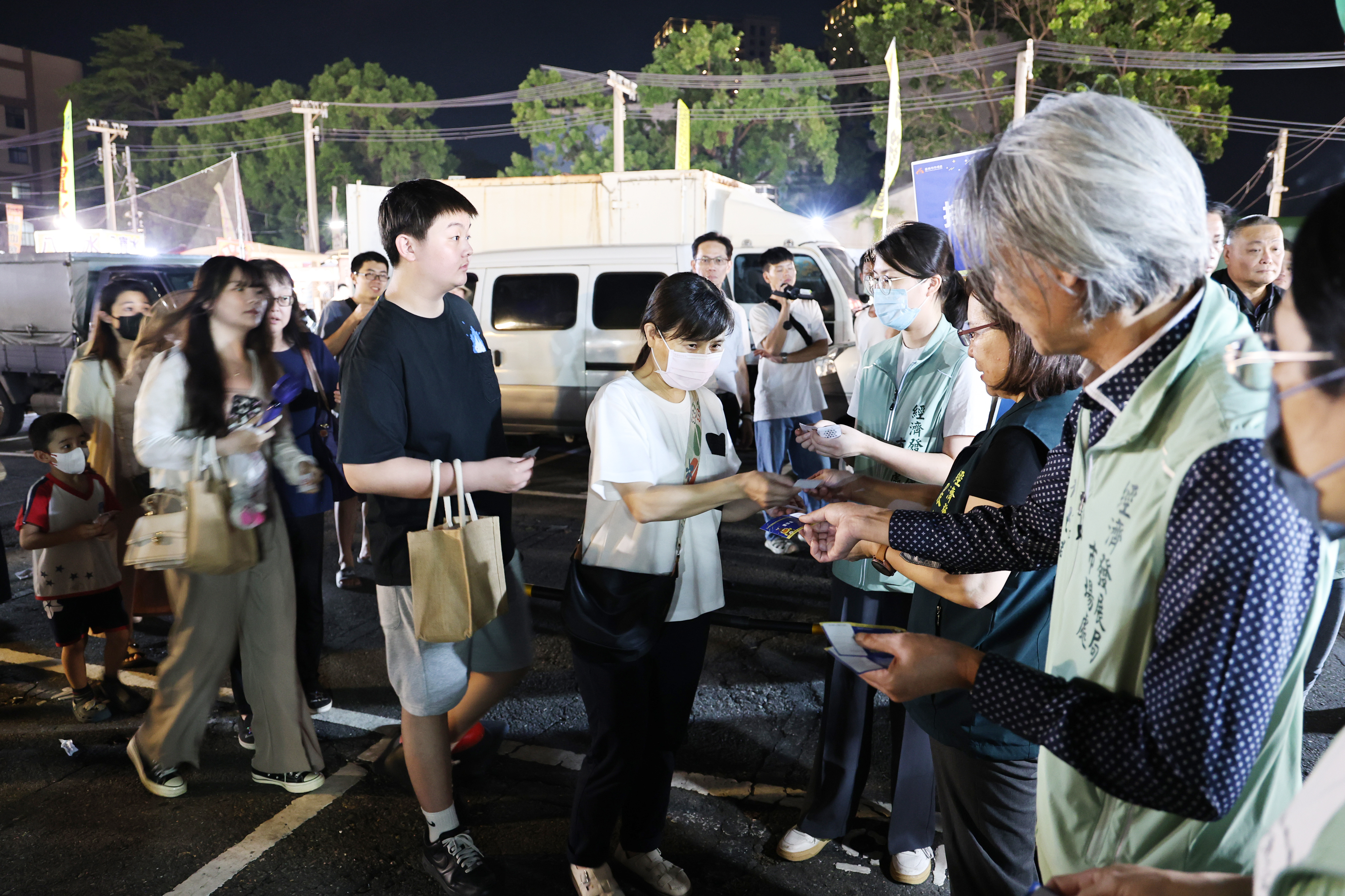 黃偉哲攜手「夜奇鴨」快閃夜市 發放限量50元夜市券共度歡樂夏夜