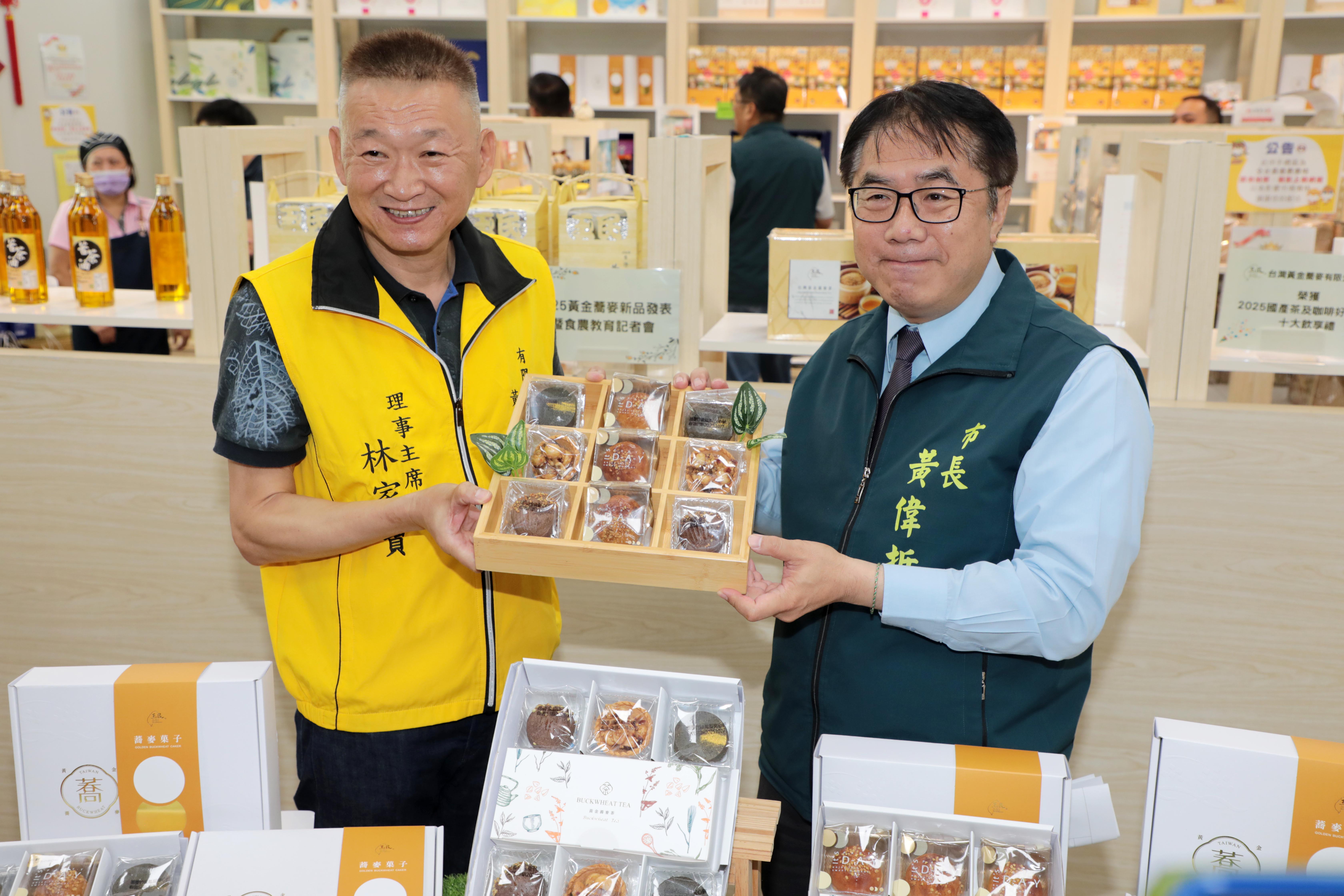 台南推廣種植節水黃金蕎麥有成   黃偉哲推薦選購優質健康中秋禮盒  
